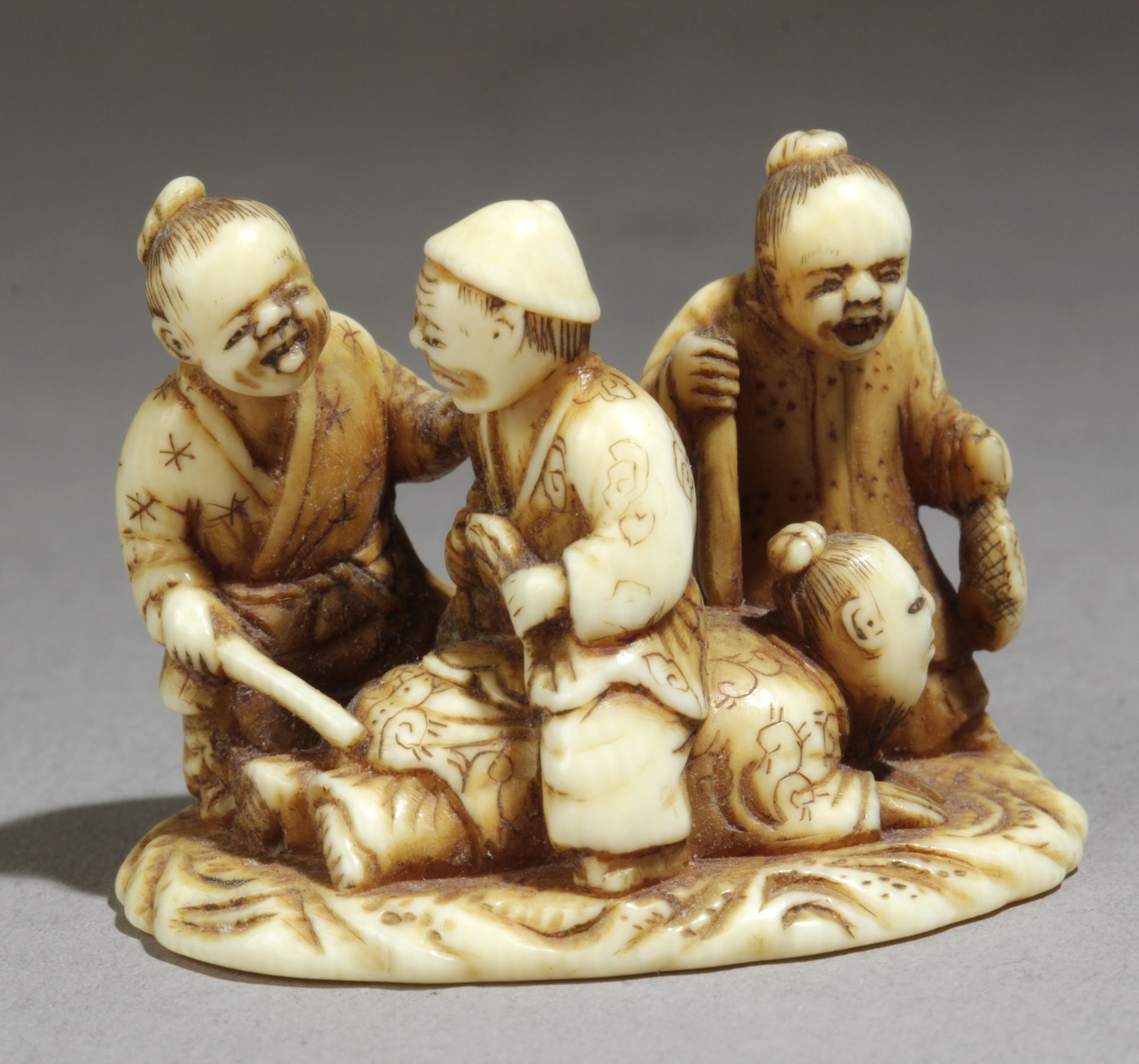 A Japanese netsuke circa 1835-1860 from Edo period. Signed Norishige - Bild 2 aus 7