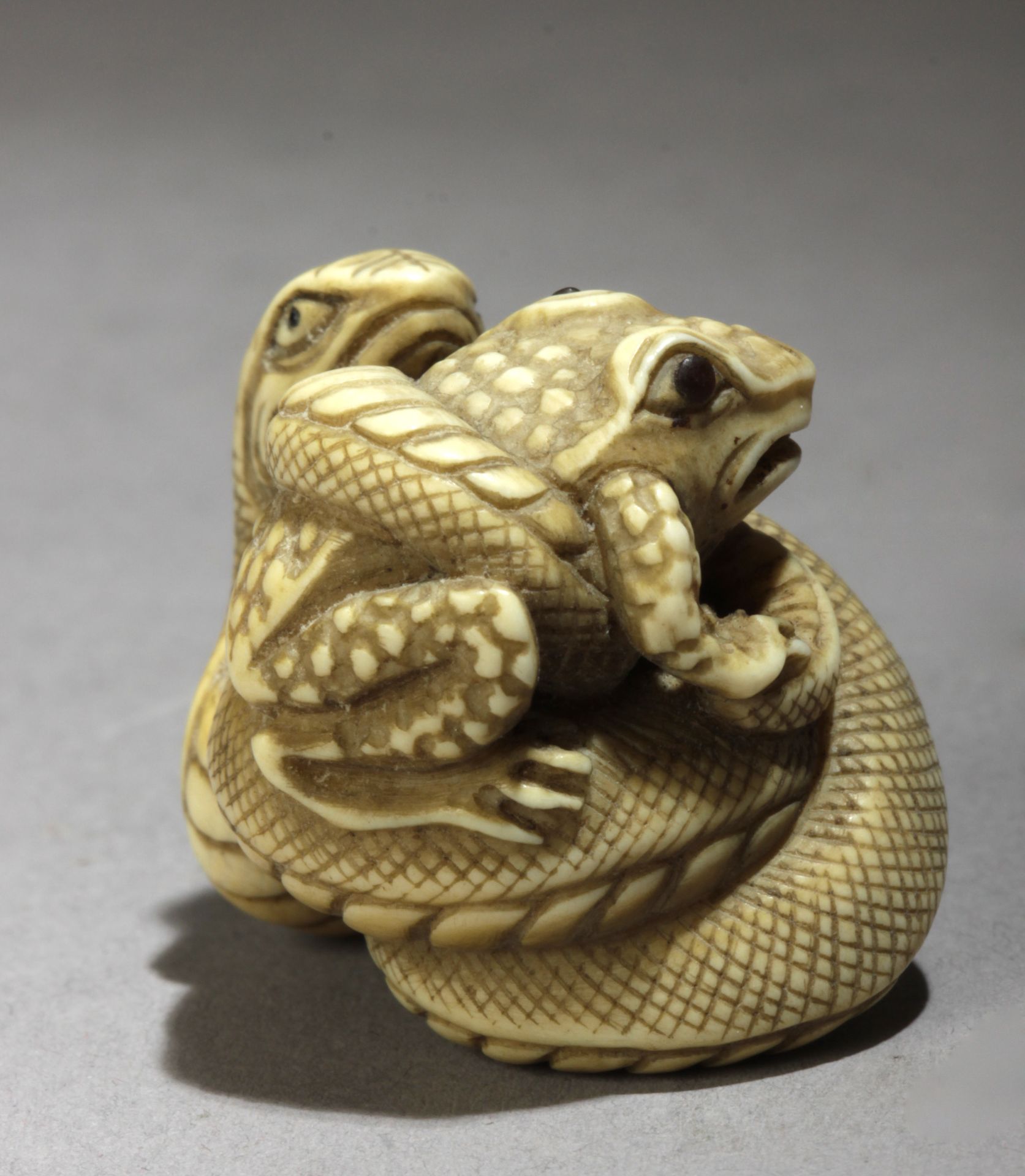 A 20th century Japanese netsuke from Meiji or Showa period. Signed Tadatomo? - Bild 3 aus 7