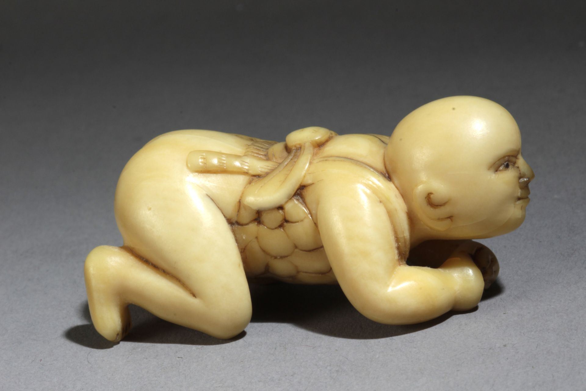 An early 19th century Japanese netsuke from Edo period - Image 5 of 6