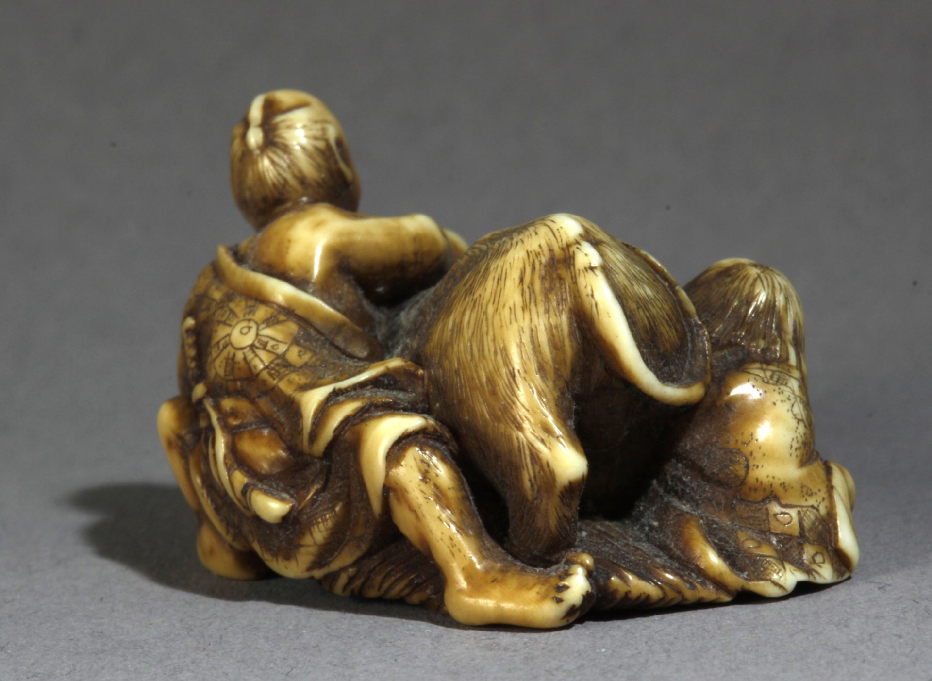 A mid 19th century Japanese netsuke - Bild 4 aus 5