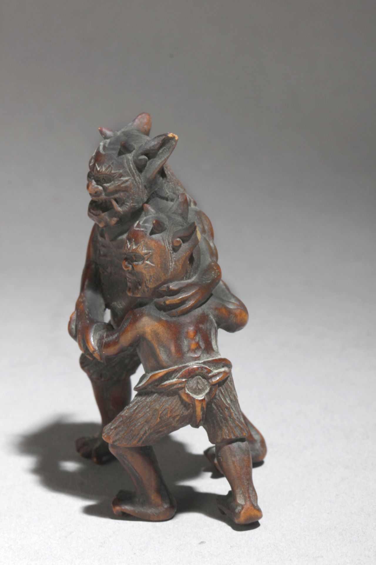 A 19th century Japanese netsuke from Meiji period - Image 3 of 6