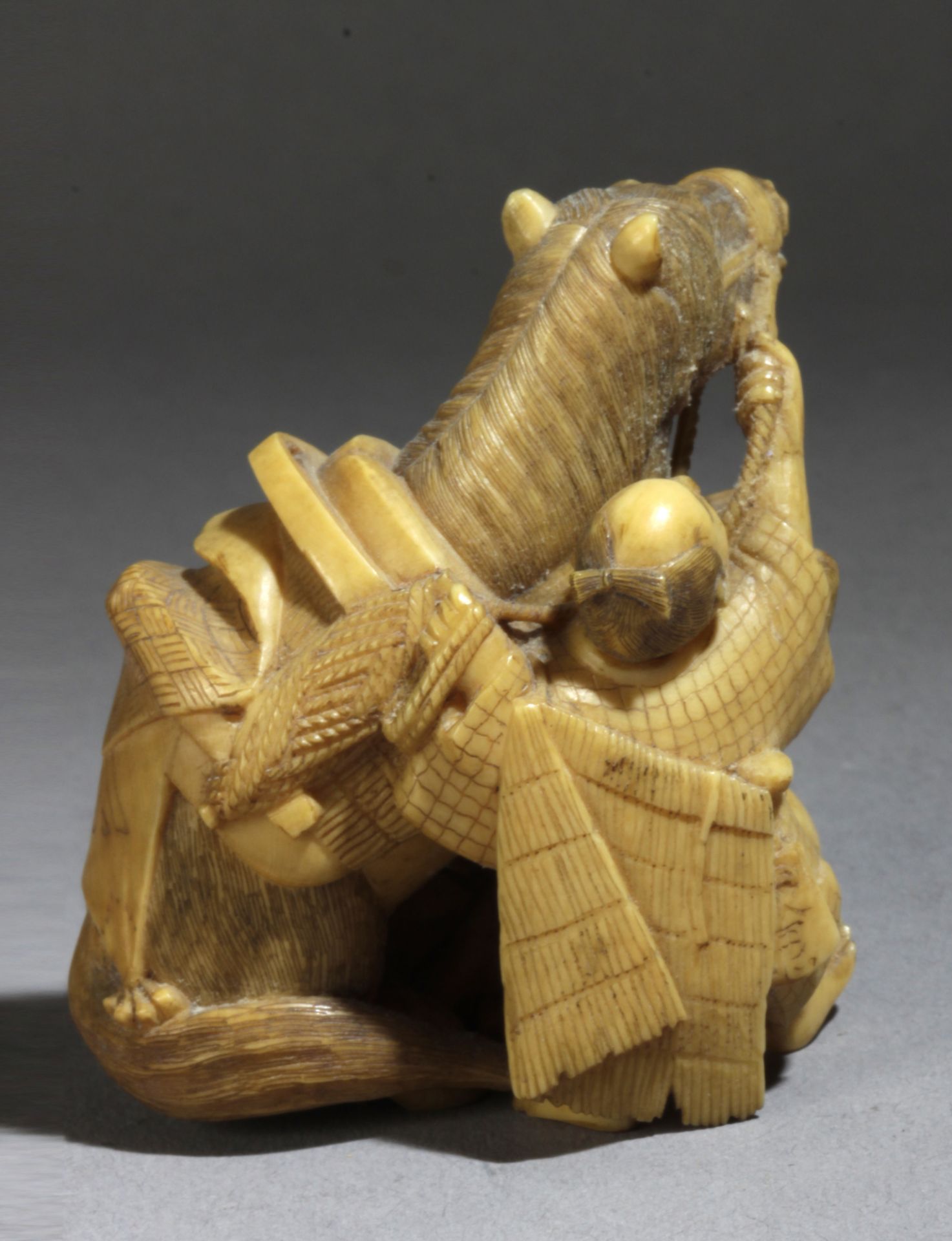 A late 19th century Japanese netsuke from Meiji period. Signed Onoryo - Image 6 of 8