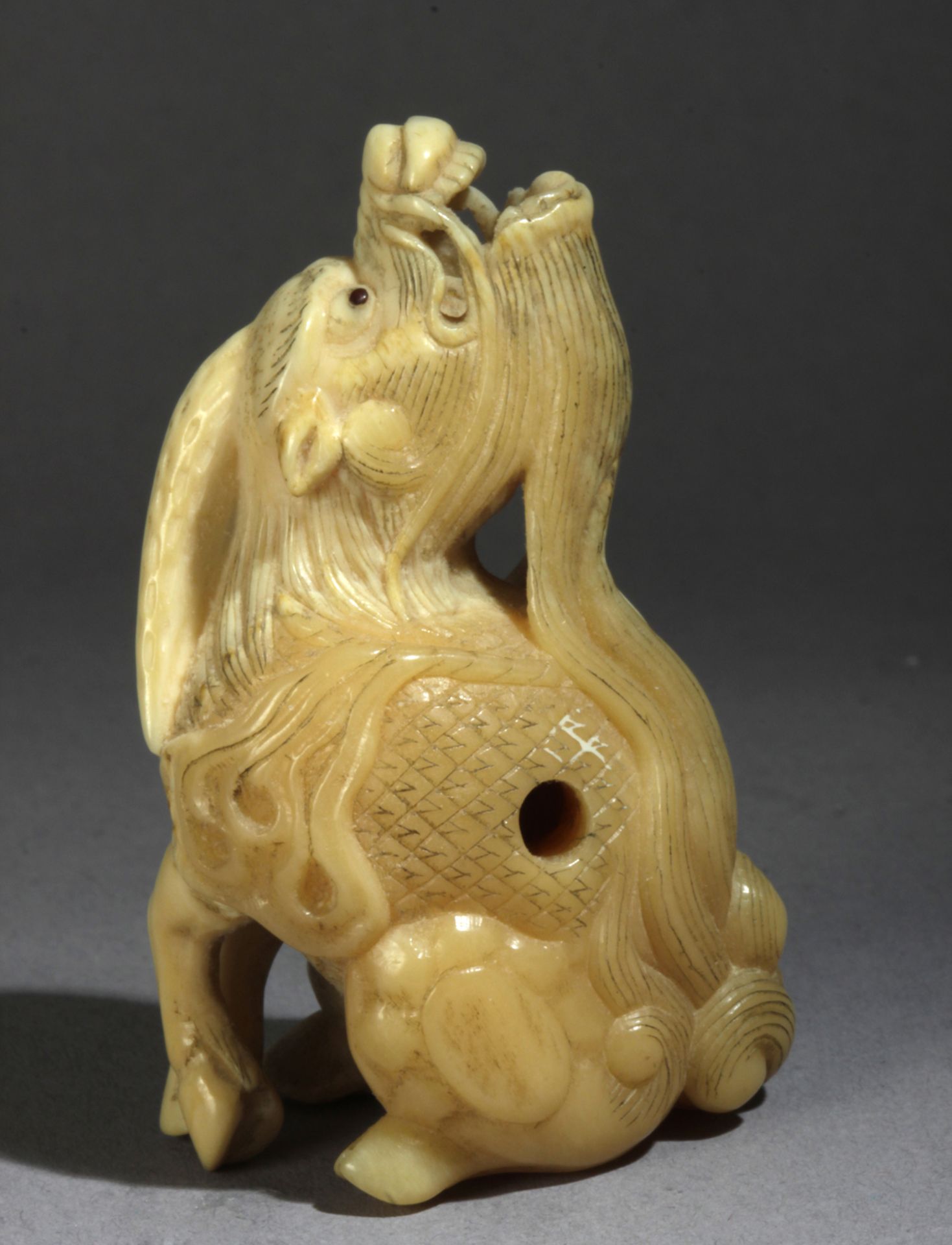 A Japanese netsuke circa 1800 from Edo period - Bild 4 aus 7