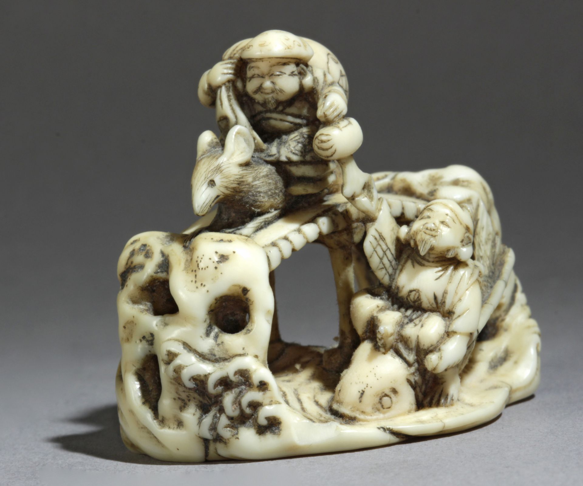 A mid 19th century Japanese netsuke from Meiji period. Signed Ryomin