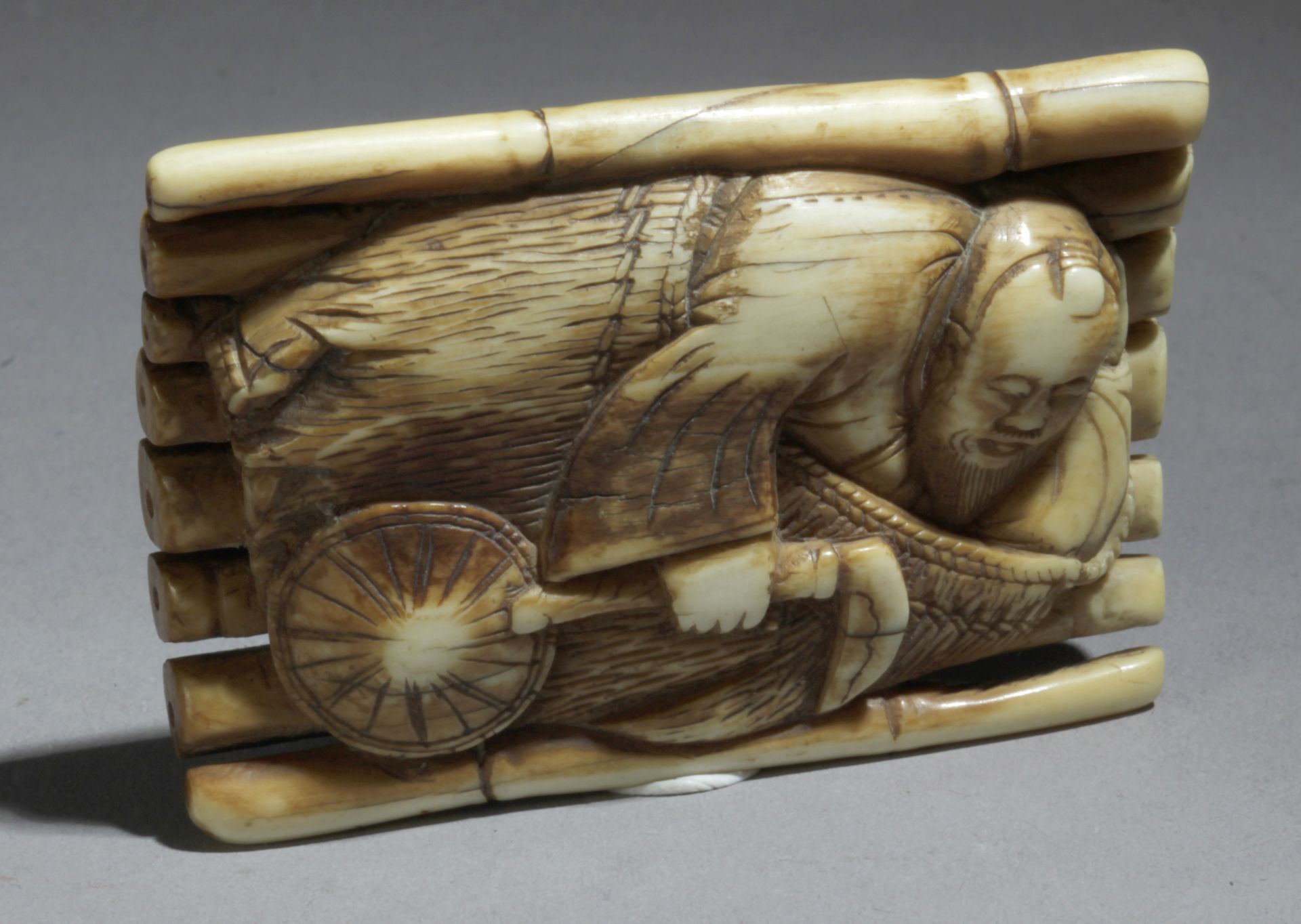 A 19th century netsuke from Meiji period - Bild 3 aus 4