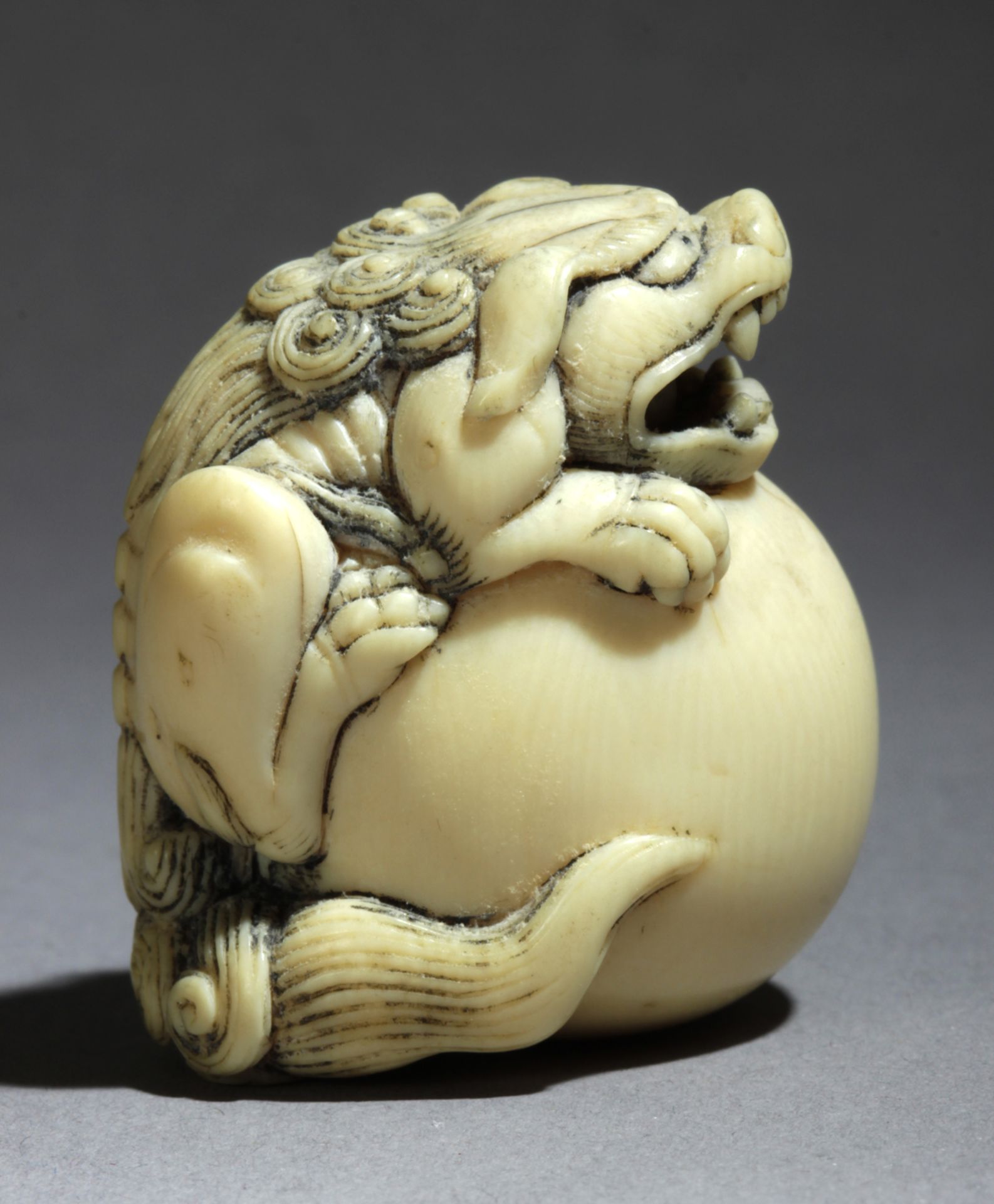 A late 18th century Japanese netsuke from Edo period. Signed Seirin - Bild 5 aus 8