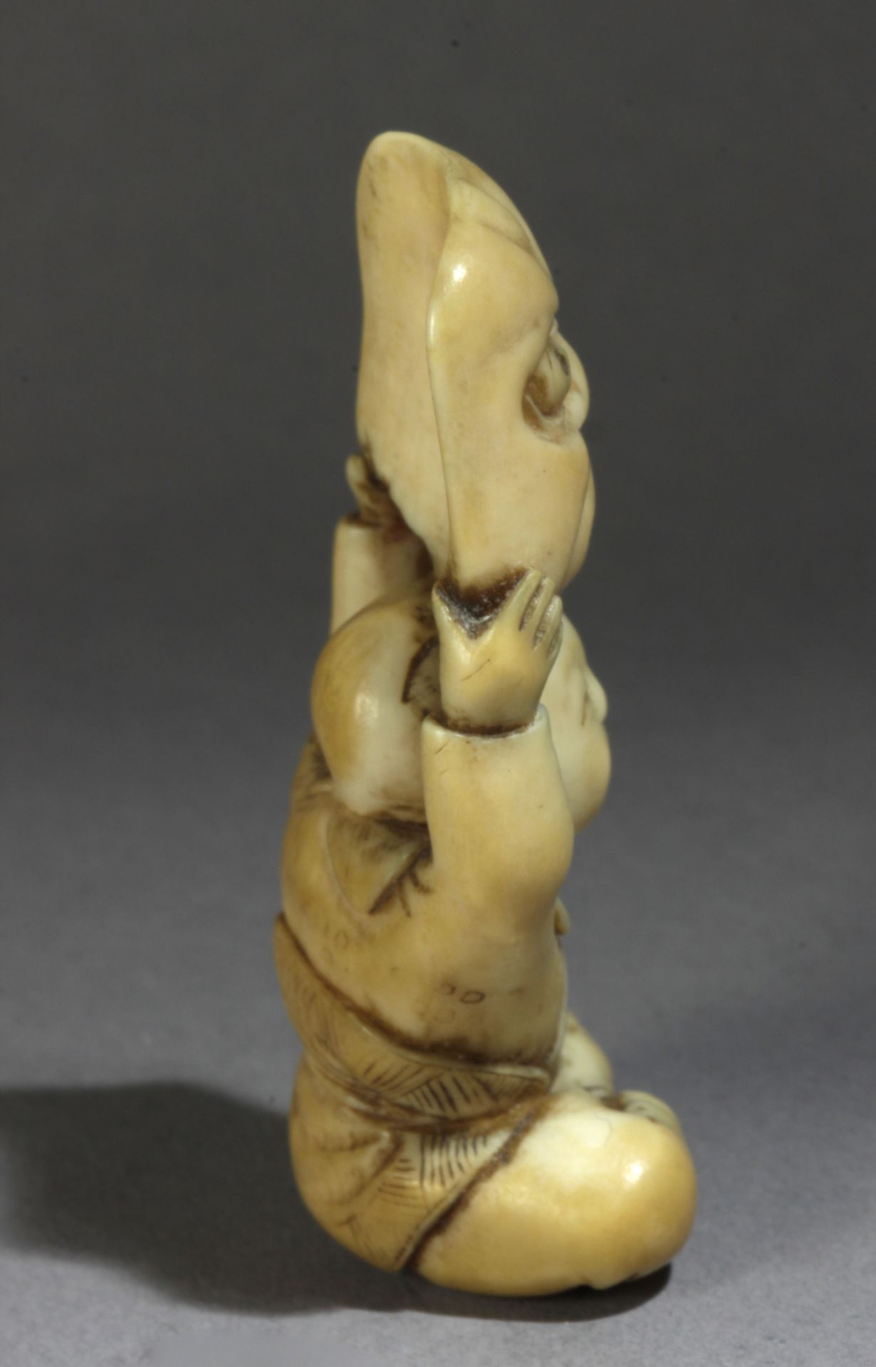 A mid 19th century Japanese netsuke from Meiji period. Signed Otokazu - Image 4 of 6