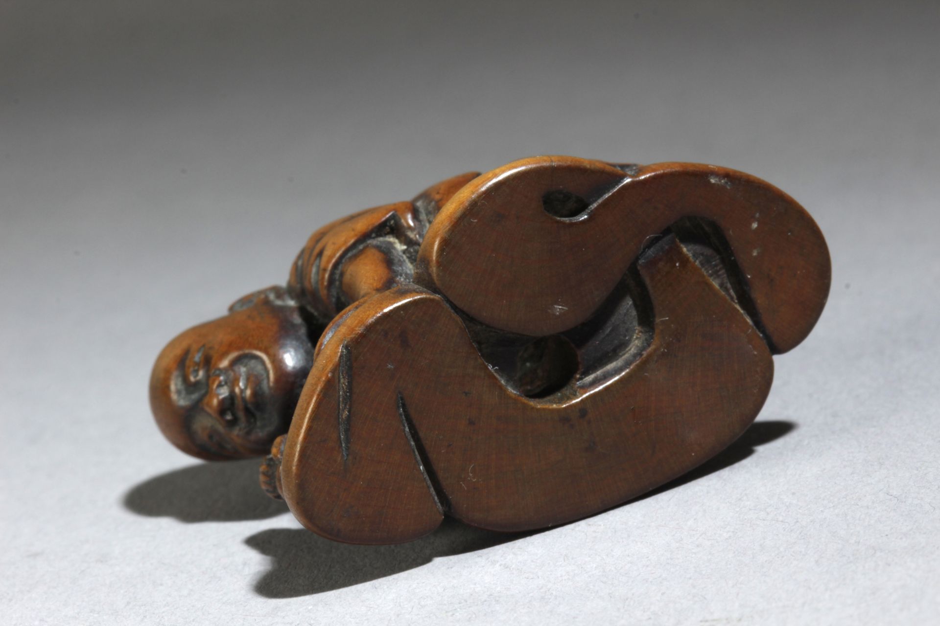 A 19th century Japanese netsuke from Meiji period - Image 5 of 5