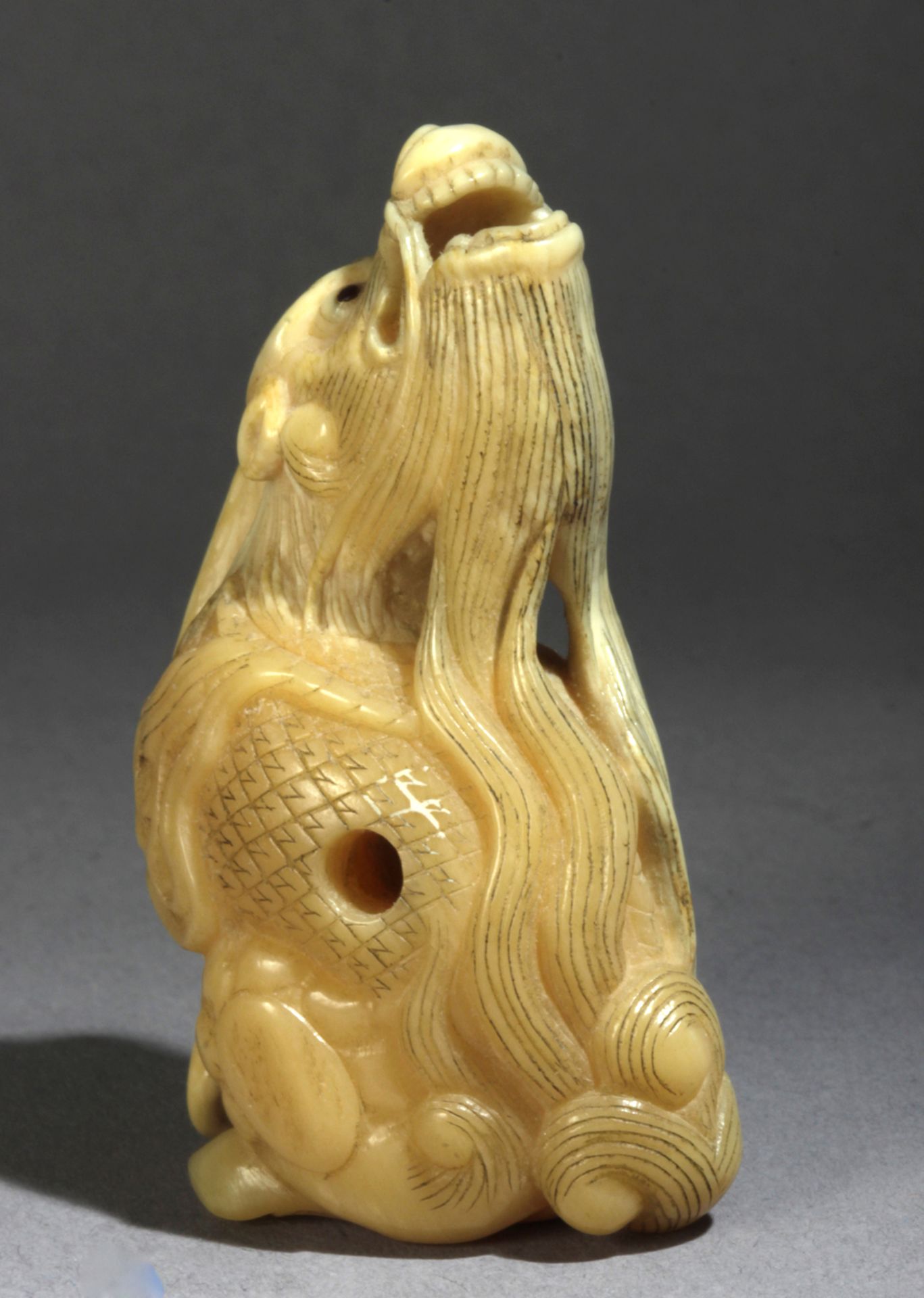 A Japanese netsuke circa 1800 from Edo period - Bild 5 aus 7