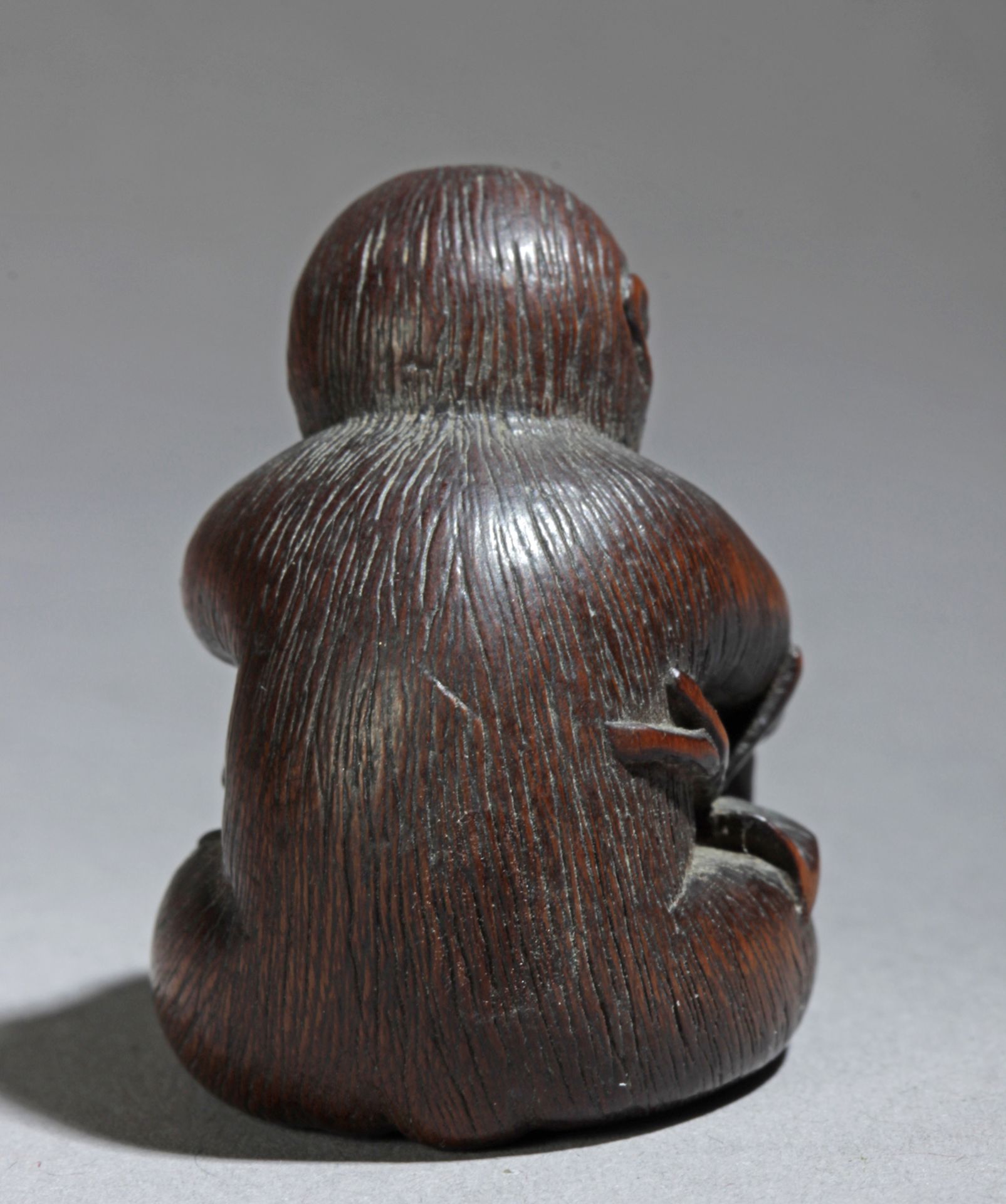 A 19th century Japanese netsuke from Meiji period. Signed - Image 5 of 7