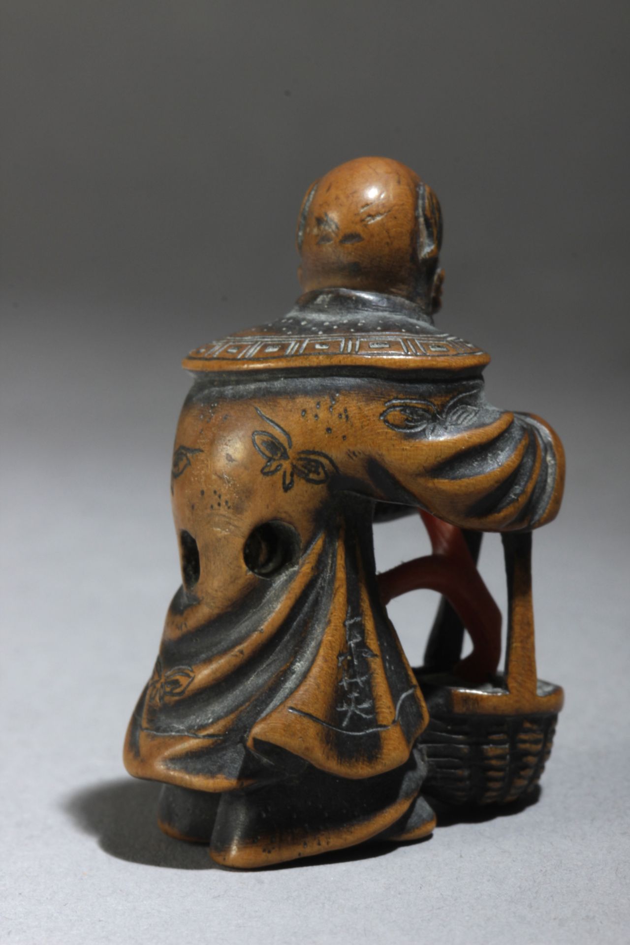 A 19th century Japanese netsuke from Edo period. Signed Tomochika? - Image 9 of 10