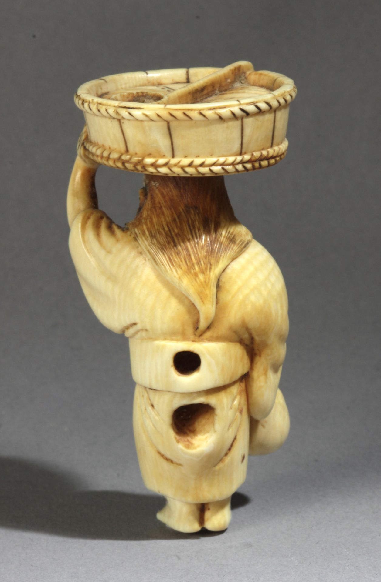 A Japanese netsuke circa 1800 from Edo period - Bild 4 aus 7