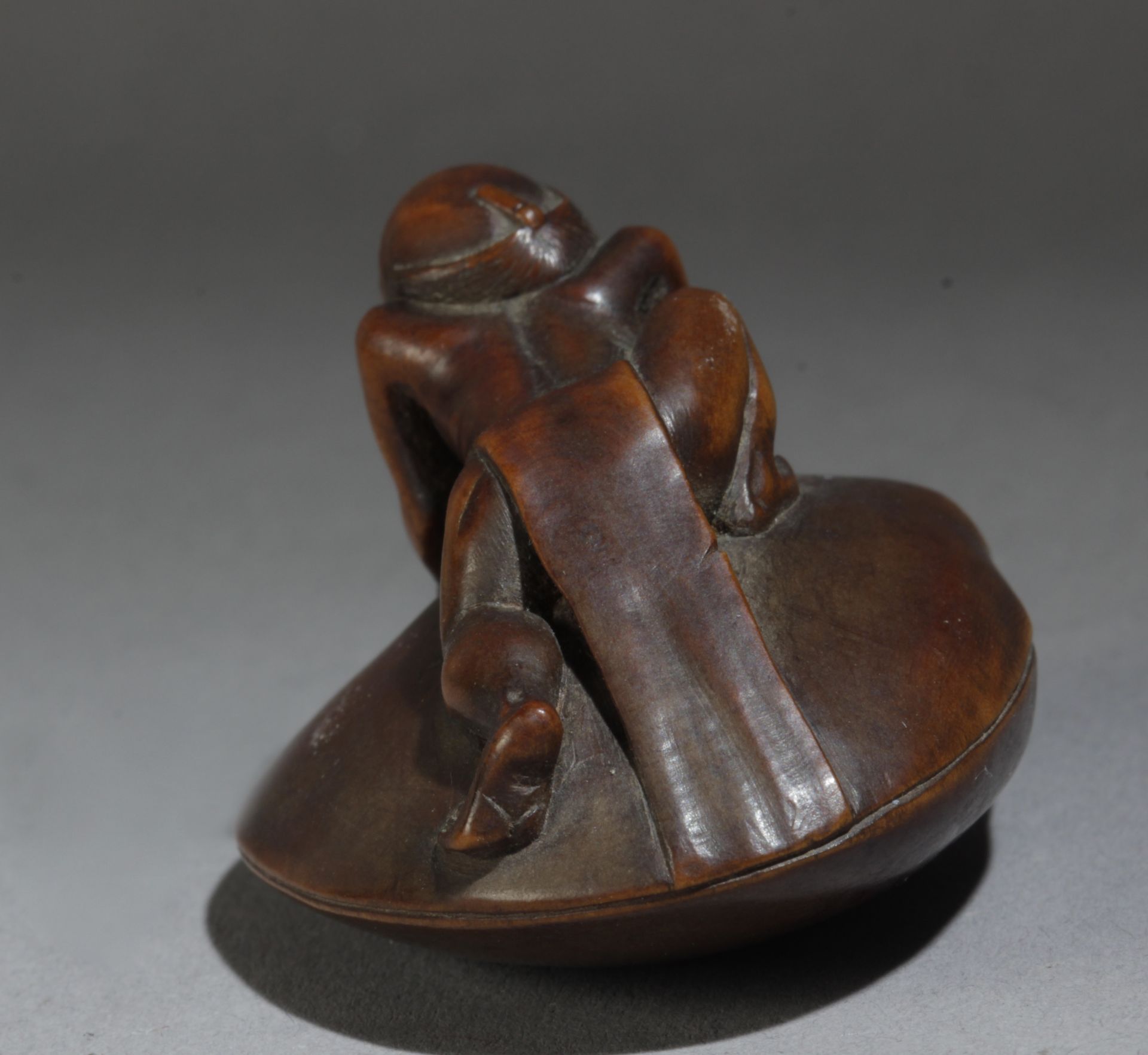 A mid 19th century Japanese netsuke from Meiji period - Image 6 of 7