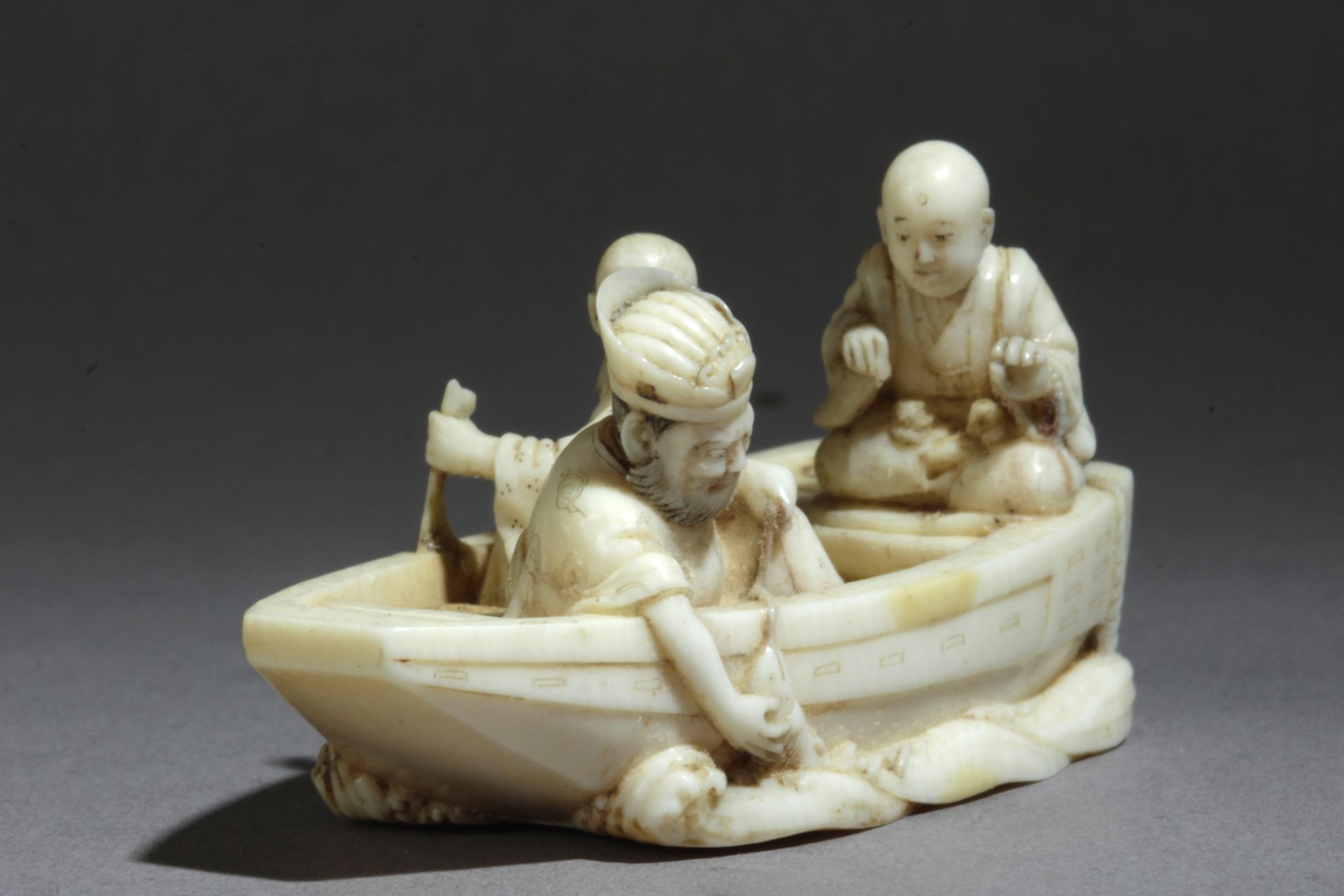 A Japanese netsuke circa 1860-1880 from Meiji period. Signed Yuzan - Image 2 of 7