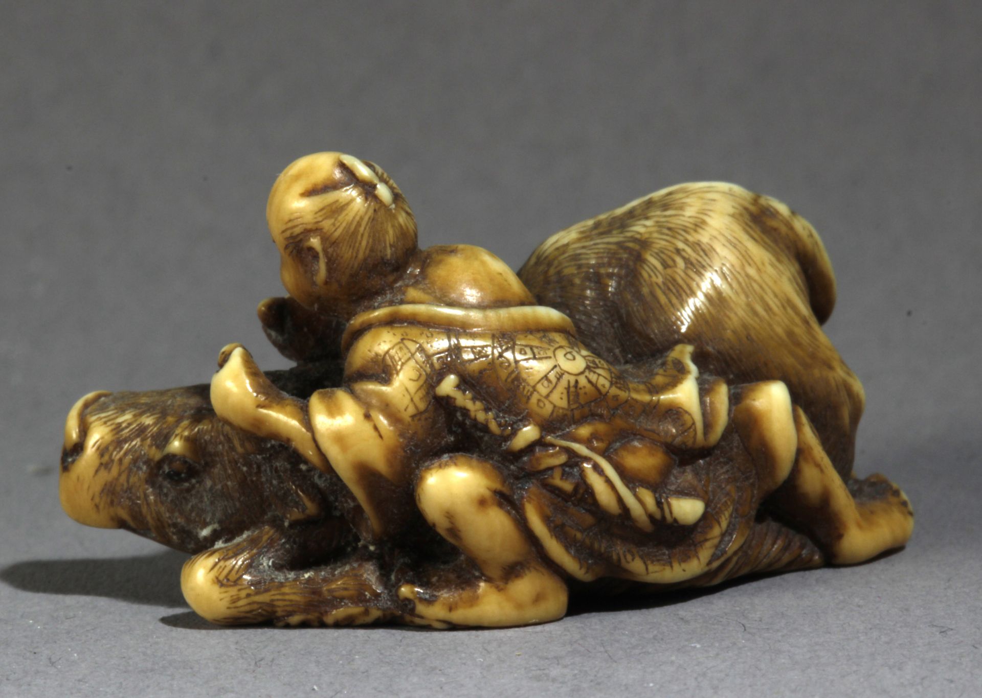 A mid 19th century Japanese netsuke - Bild 3 aus 5