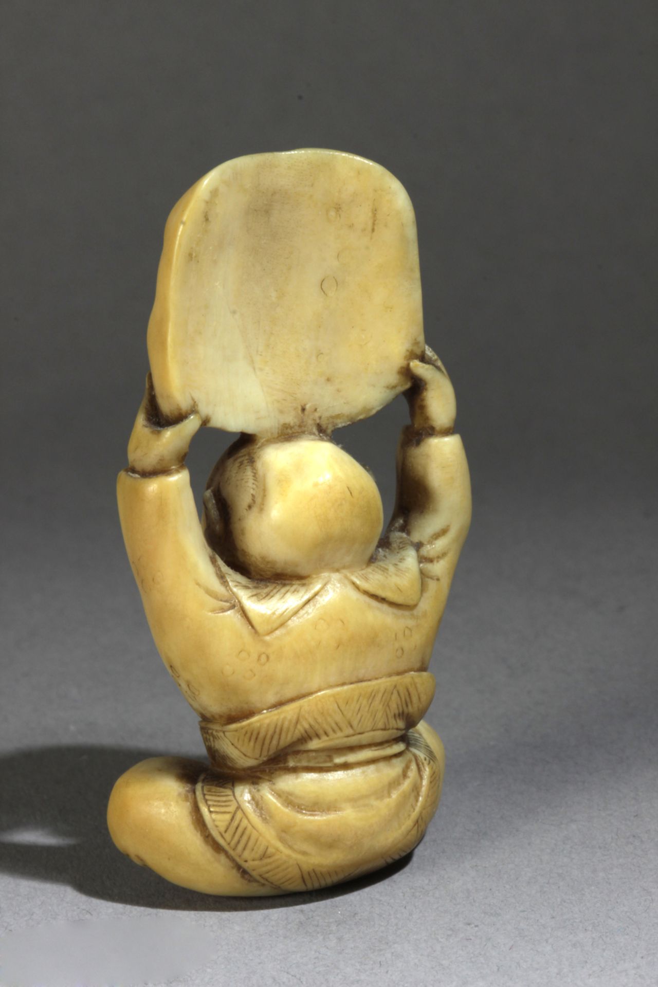 A mid 19th century Japanese netsuke from Meiji period. Signed Otokazu - Image 5 of 6