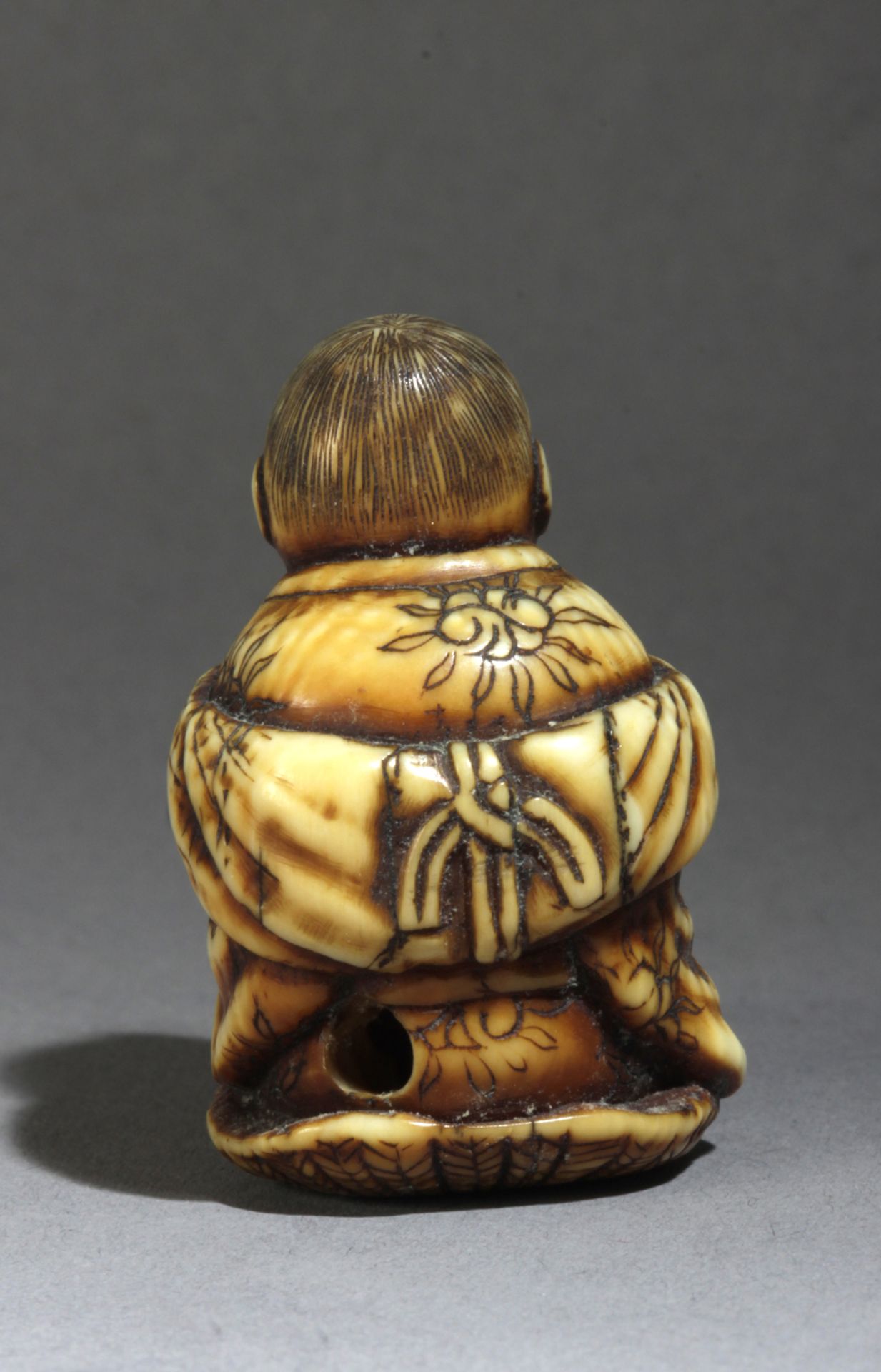 A mid 19th century netsuke from Meiji period - Bild 4 aus 5