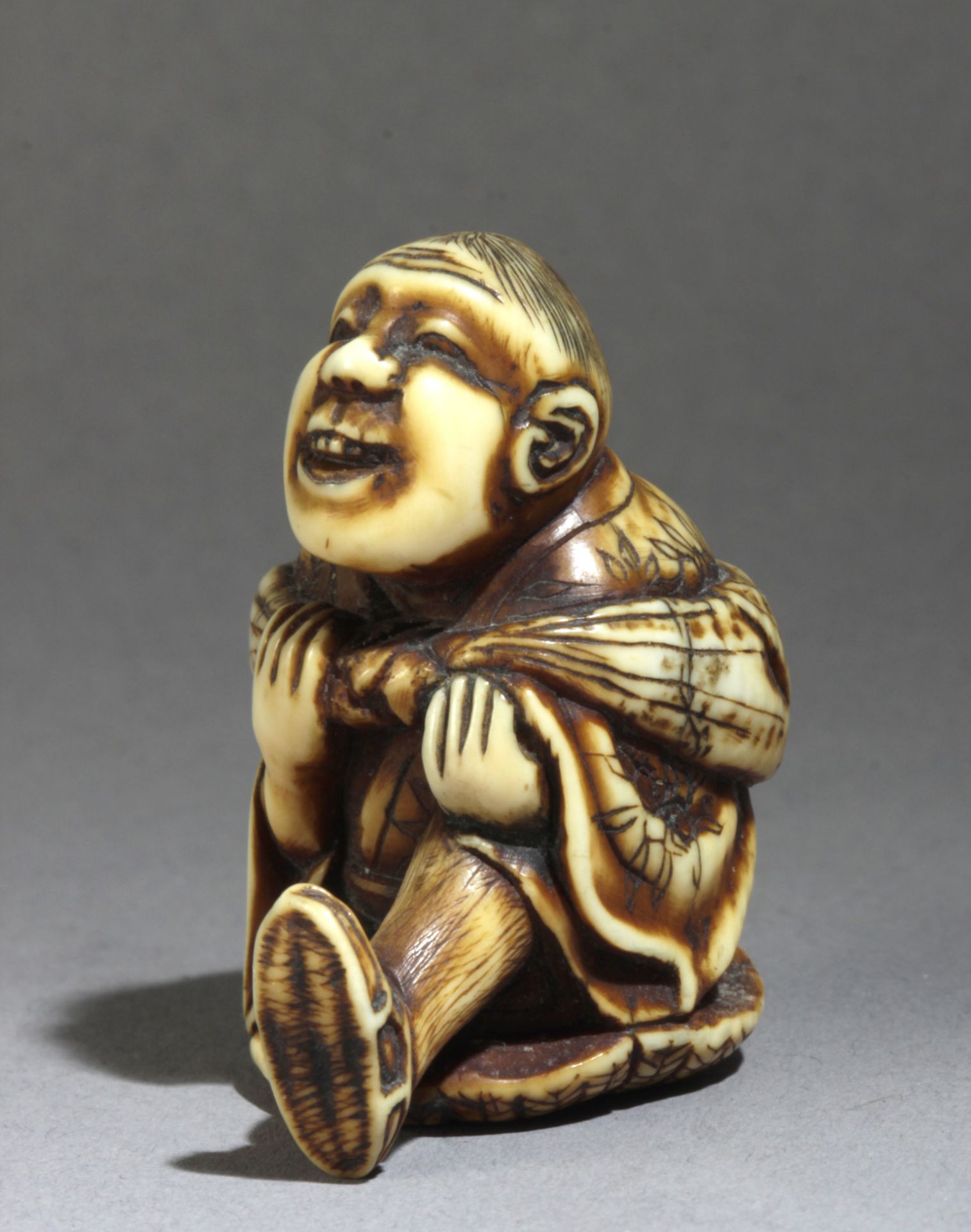 A mid 19th century netsuke from Meiji period - Bild 2 aus 5