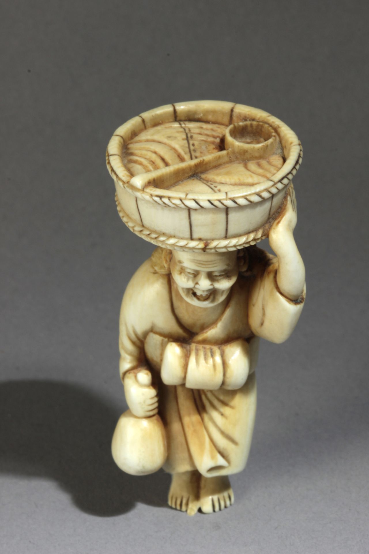 A Japanese netsuke circa 1800 from Edo period - Bild 6 aus 7