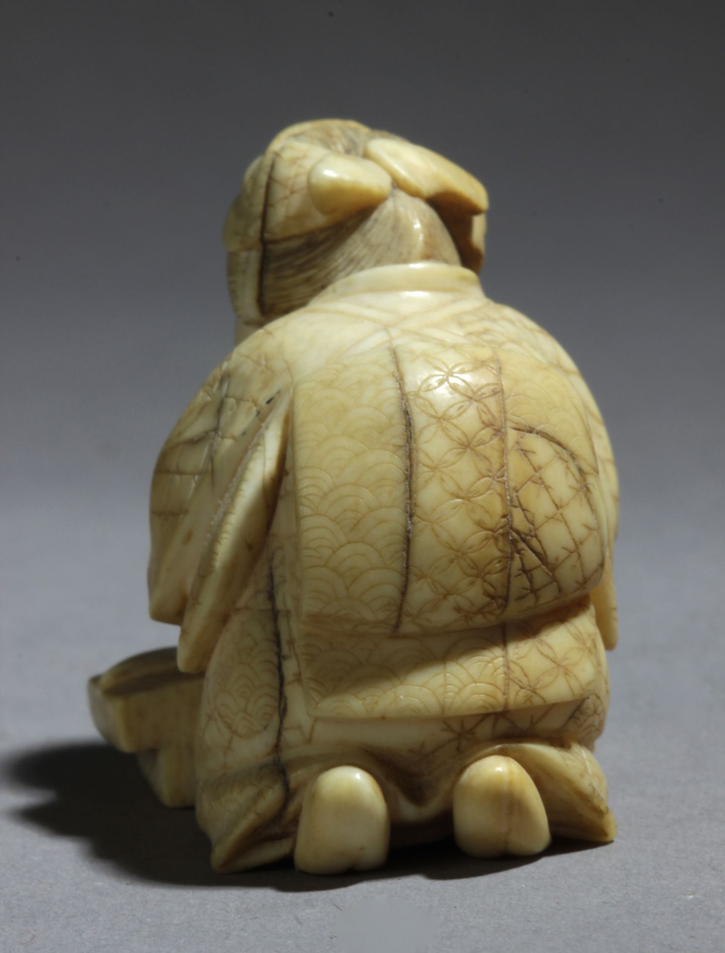 A Japanese netsuke circa 1860-1890 from Meiji period - Image 4 of 6