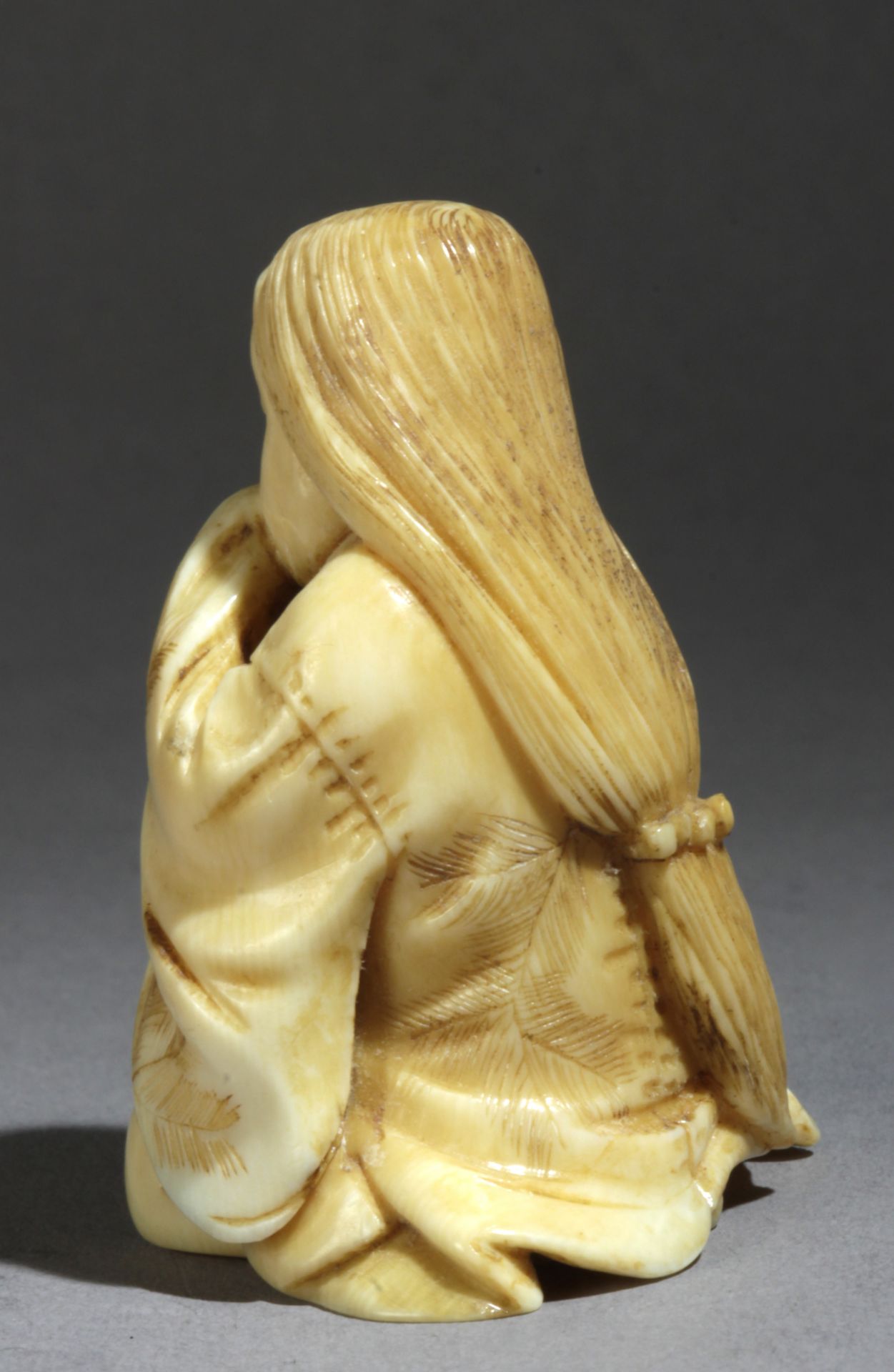 A Japanese netsuke circa 1860-1875 from Meiji period. Signed Sozan - Bild 3 aus 8