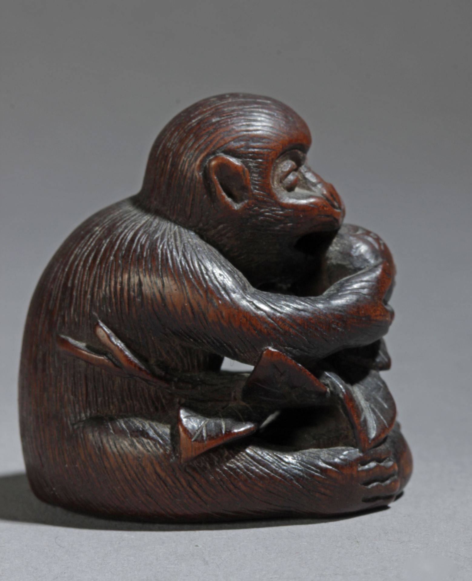 A 19th century Japanese netsuke from Meiji period. Signed - Image 3 of 7