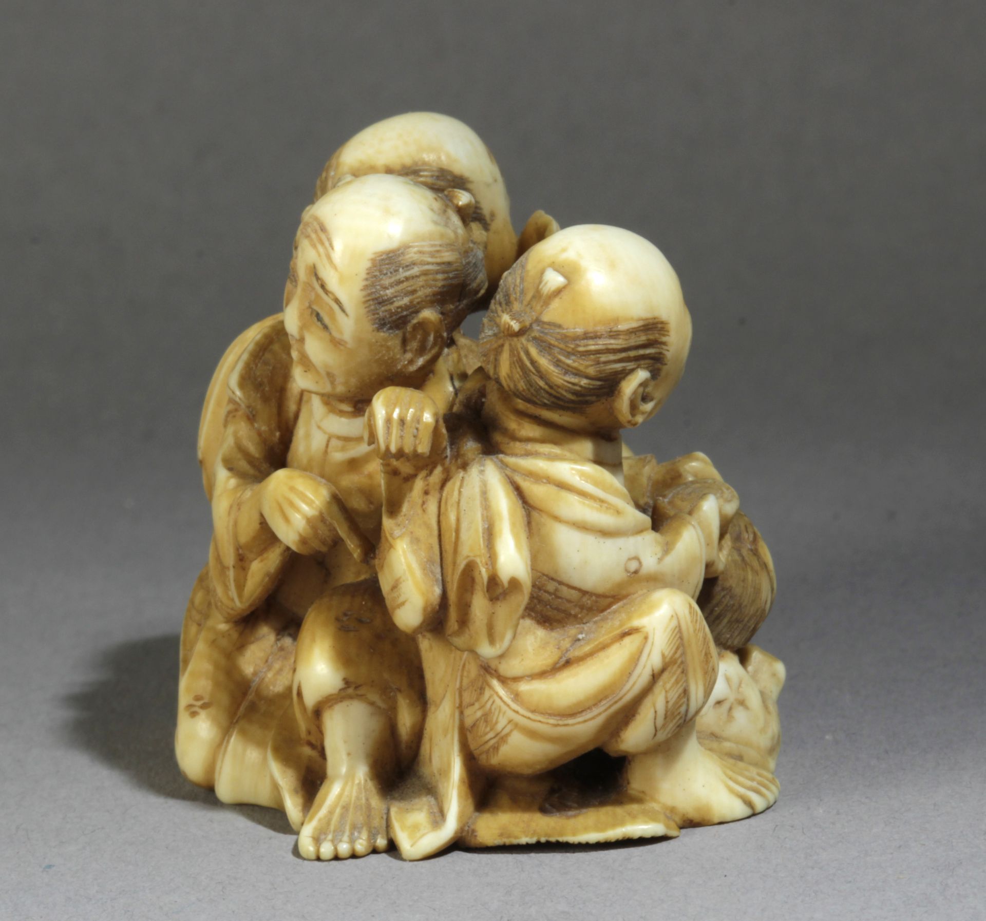 A late 19th century Japanese netsuke from Meiji period. Signed Kazu Nobu? - Bild 3 aus 6