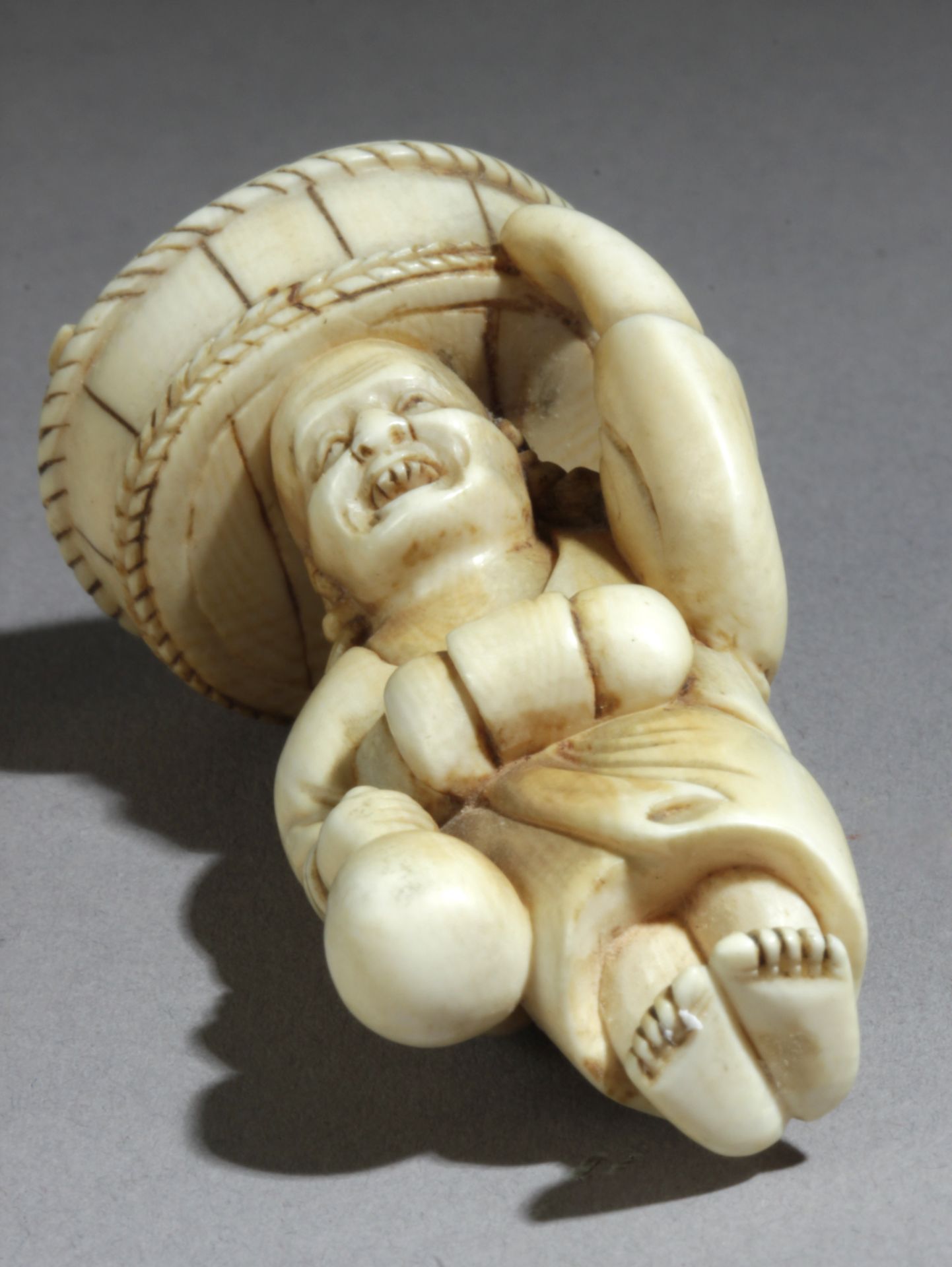 A Japanese netsuke circa 1800 from Edo period - Bild 7 aus 7