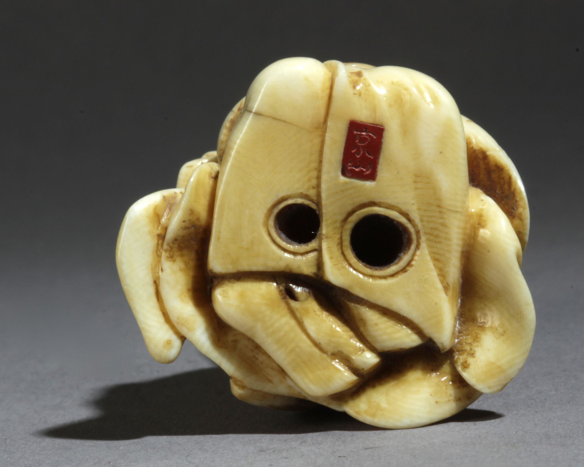 A Japanese netsuke circa 1860-1875 from Meiji period. Signed Sozan - Bild 7 aus 8