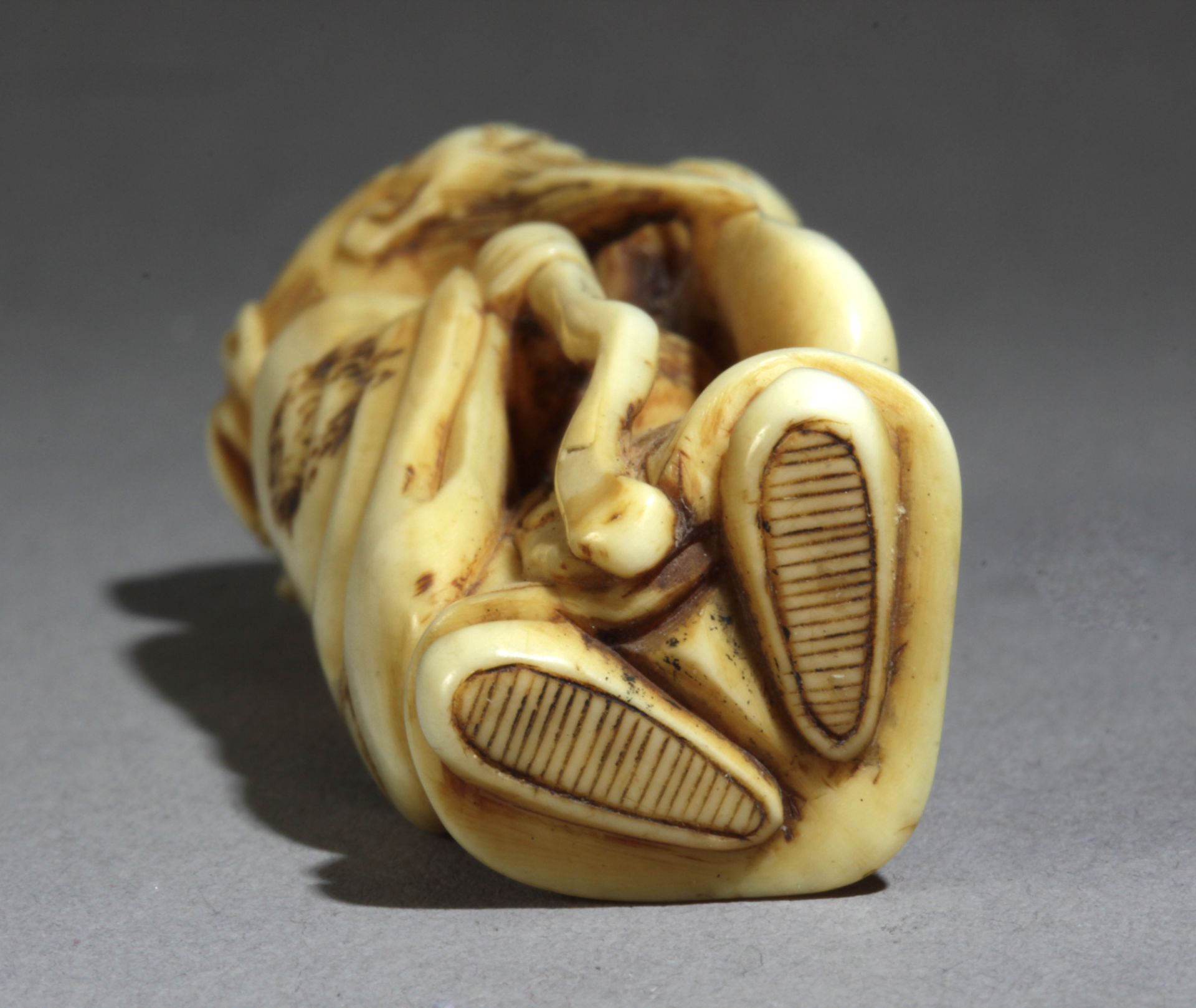 A Japanese netsuke circa 1800 - Bild 6 aus 6