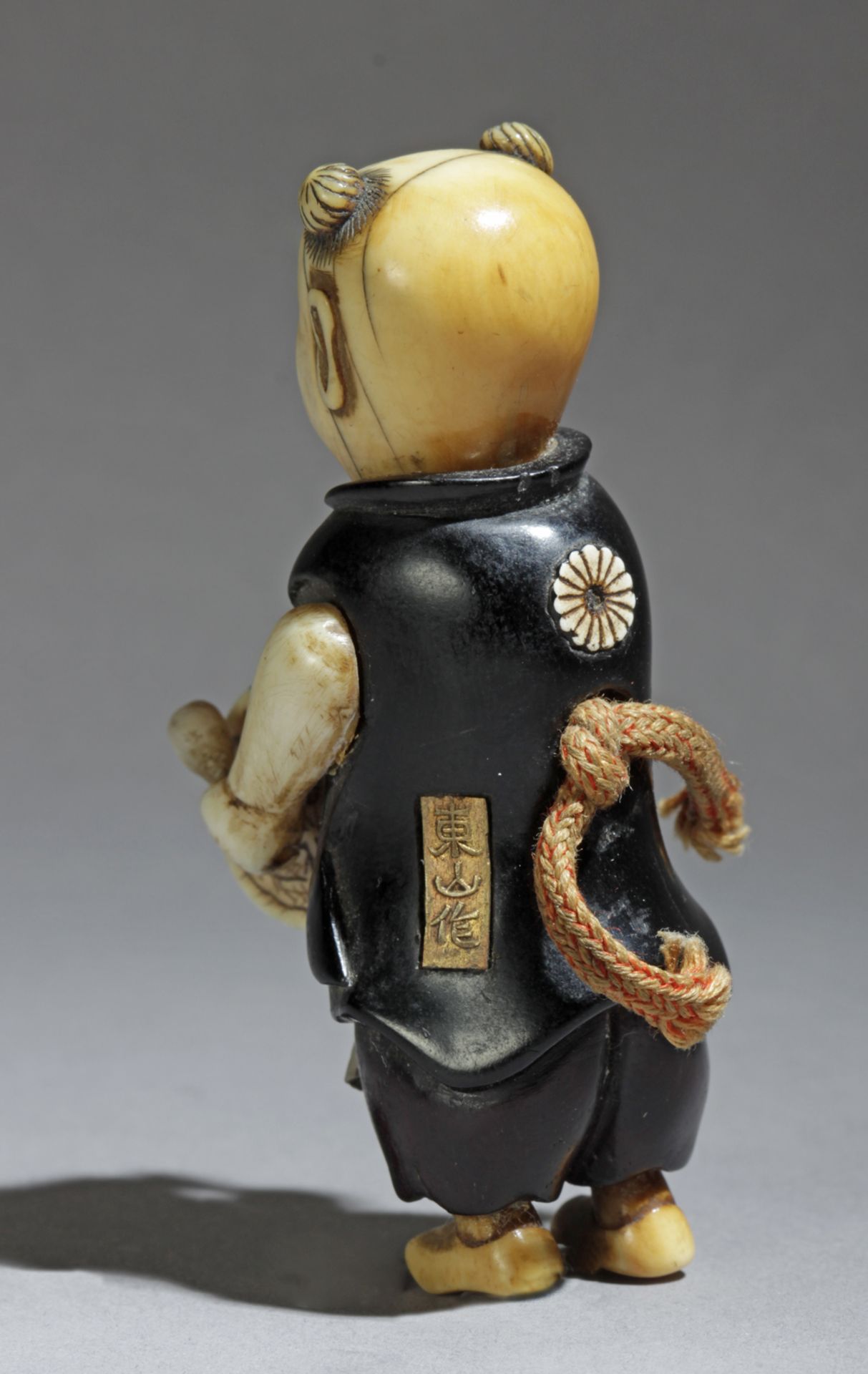 A 19th century Japanese netsuke karakuri from Meiji period. Signed Sokuzan? - Image 4 of 7