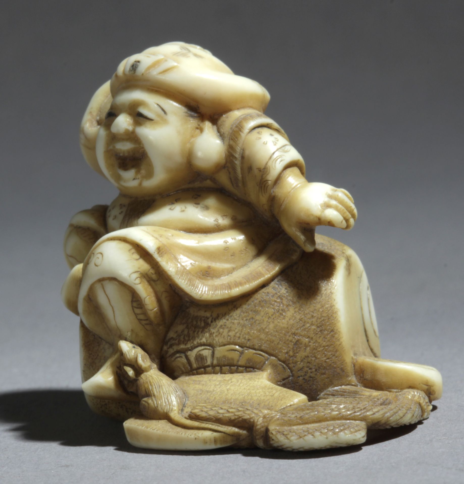 A late 19th century Japanese netsuke from Meiji period. Signed Kogyoko - Bild 2 aus 7