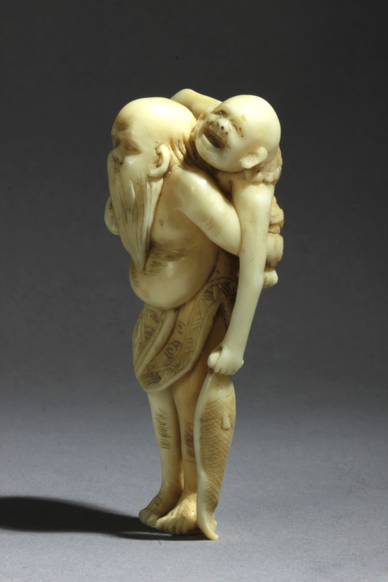 A mid 19th century Japanese netsuke from Edo period. Signed Gyokusai - Image 2 of 6