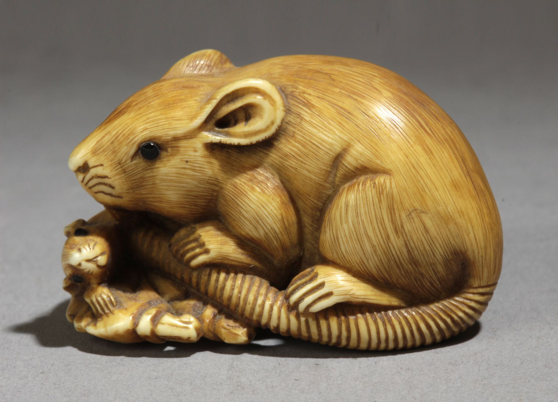 A 19th century Japanese netsuke from Meiji period. Signed Kosai - Image 4 of 6