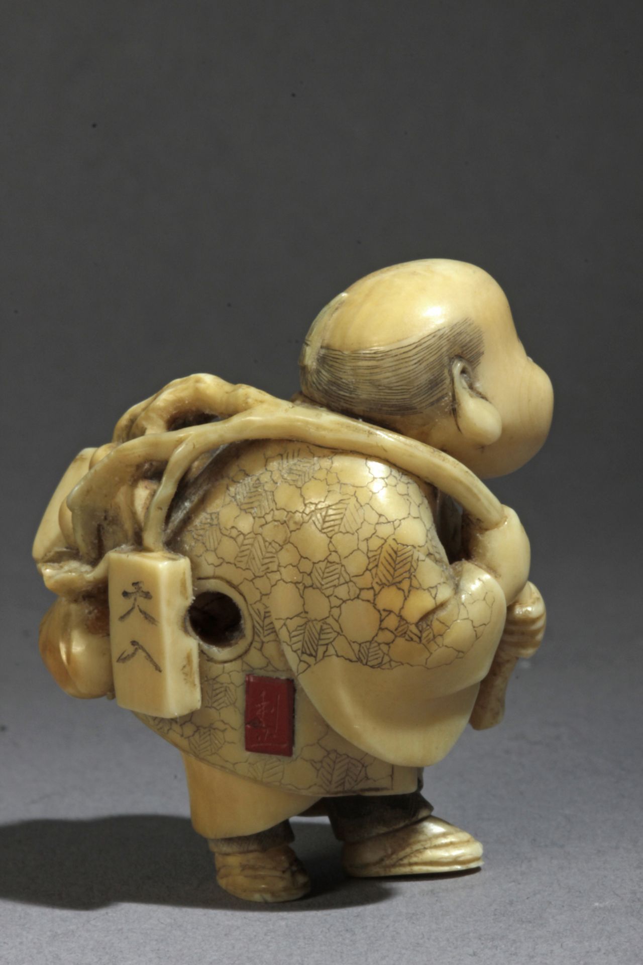 A Japanese netsuke circa 1850-1875 from Meiji period - Bild 4 aus 5