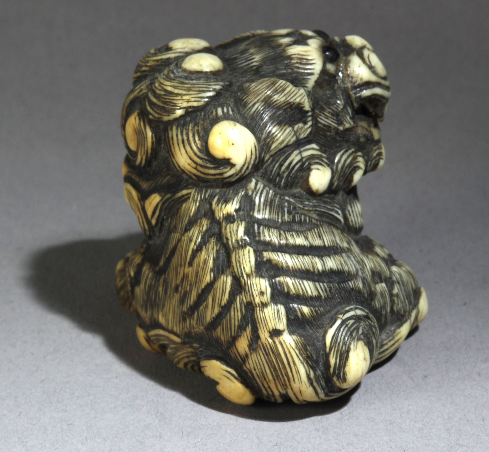 A Japanese netsuke circa 1800 from Edo period - Bild 5 aus 6