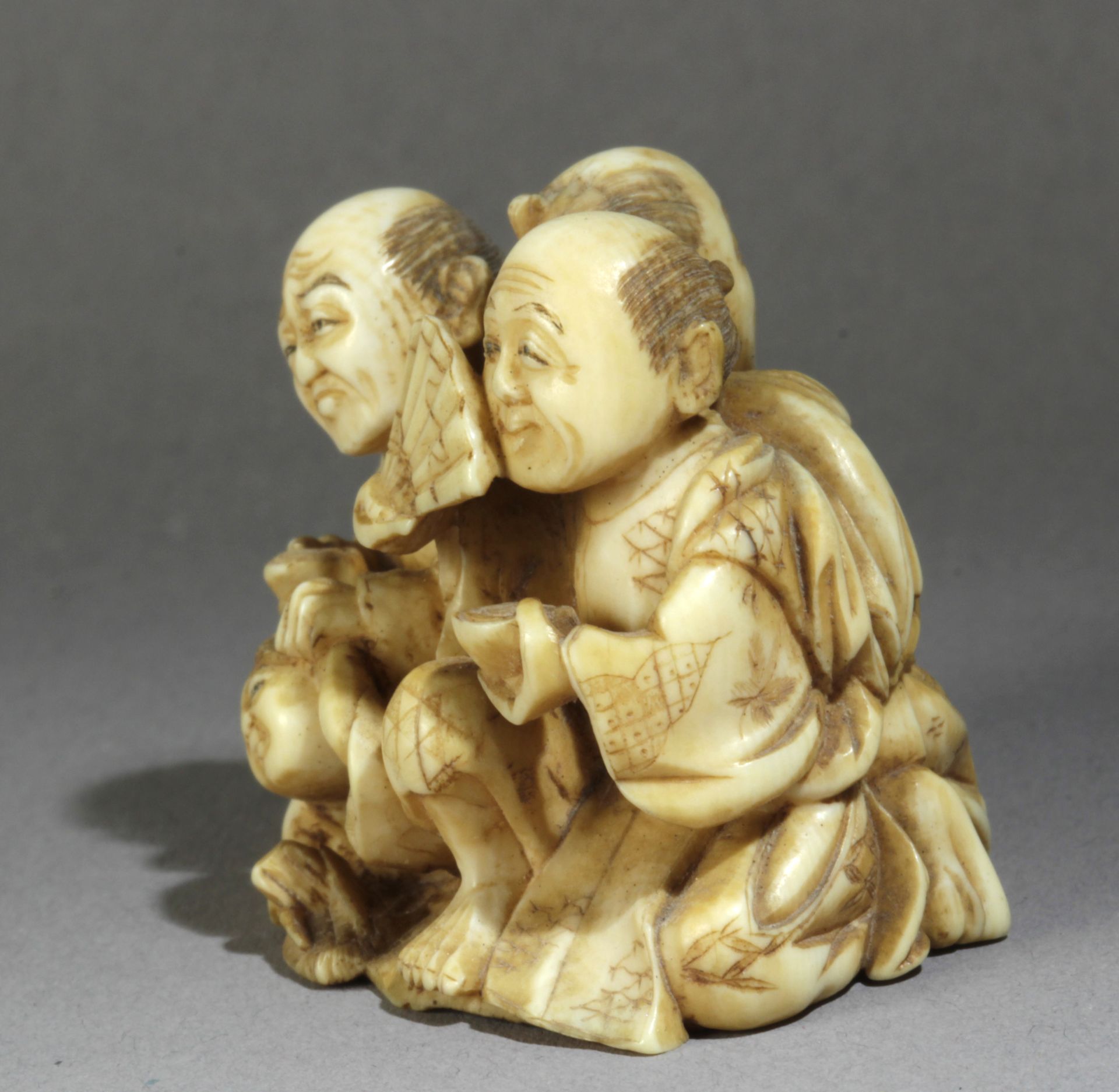 A late 19th century Japanese netsuke from Meiji period. Signed Kazu Nobu? - Image 4 of 6