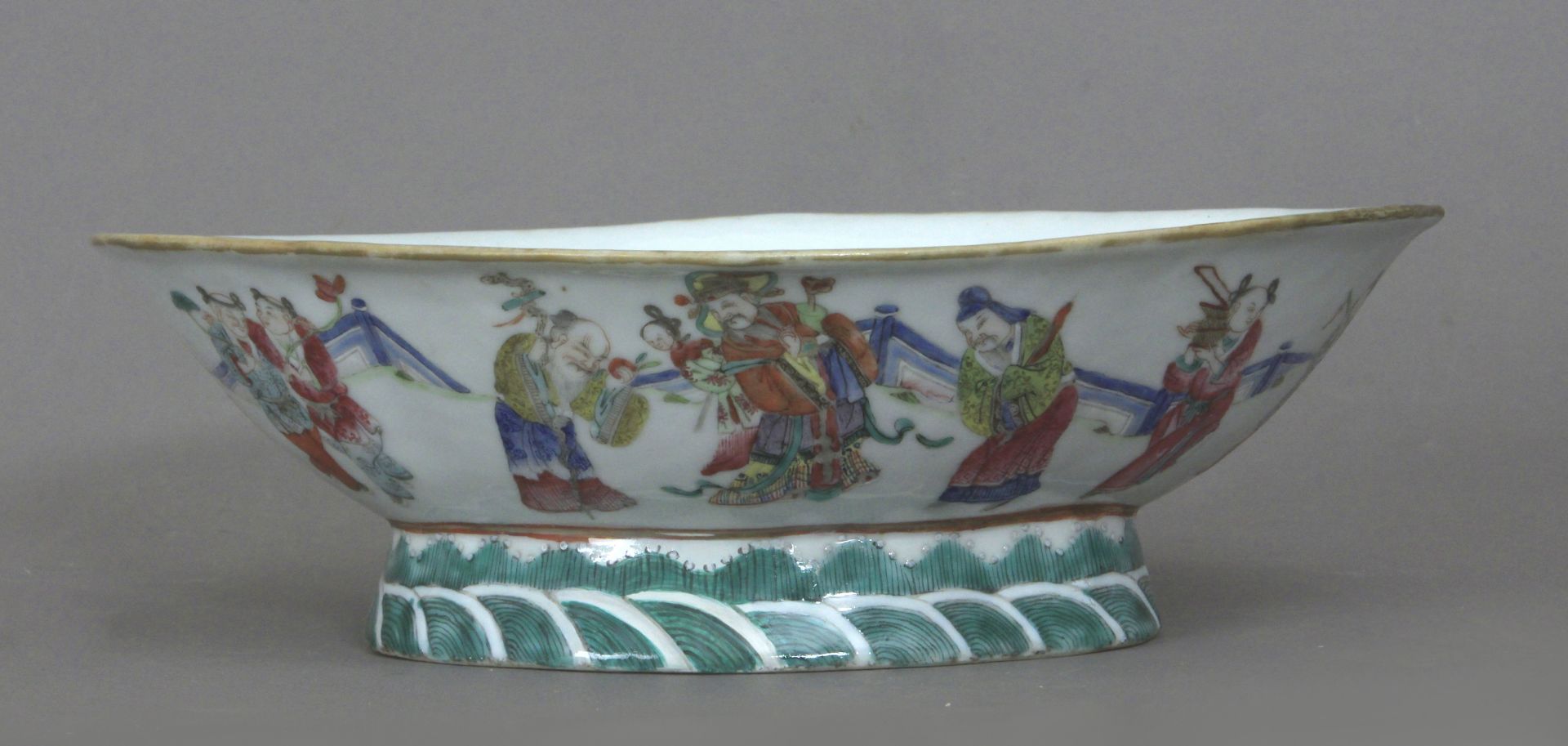 A 19th century Chinese tray from Qing period in Famille Rose porcelain