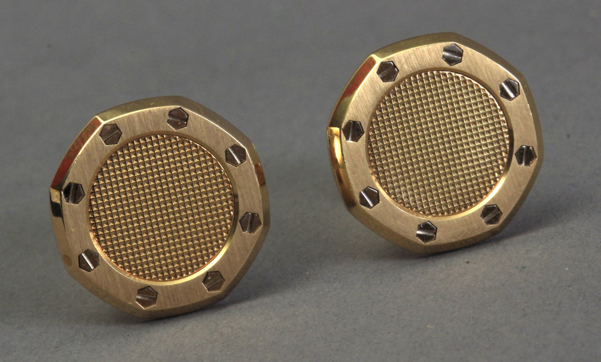 Audemars Piguet. Royal Oak cufflinks in 18k. yellow gold - Image 2 of 4