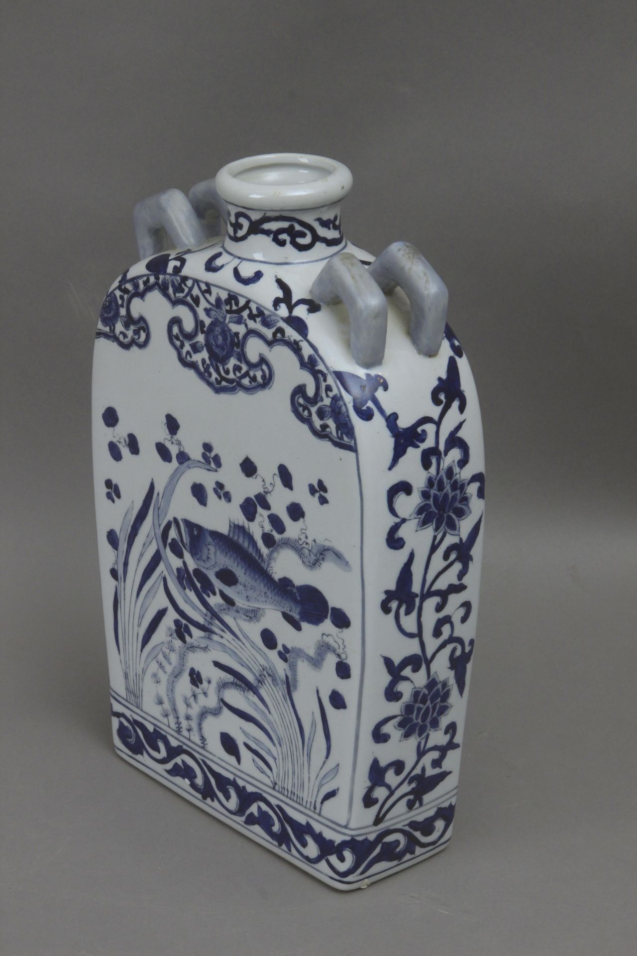 A 20th century Chinese porcelain jug - Bild 5 aus 8