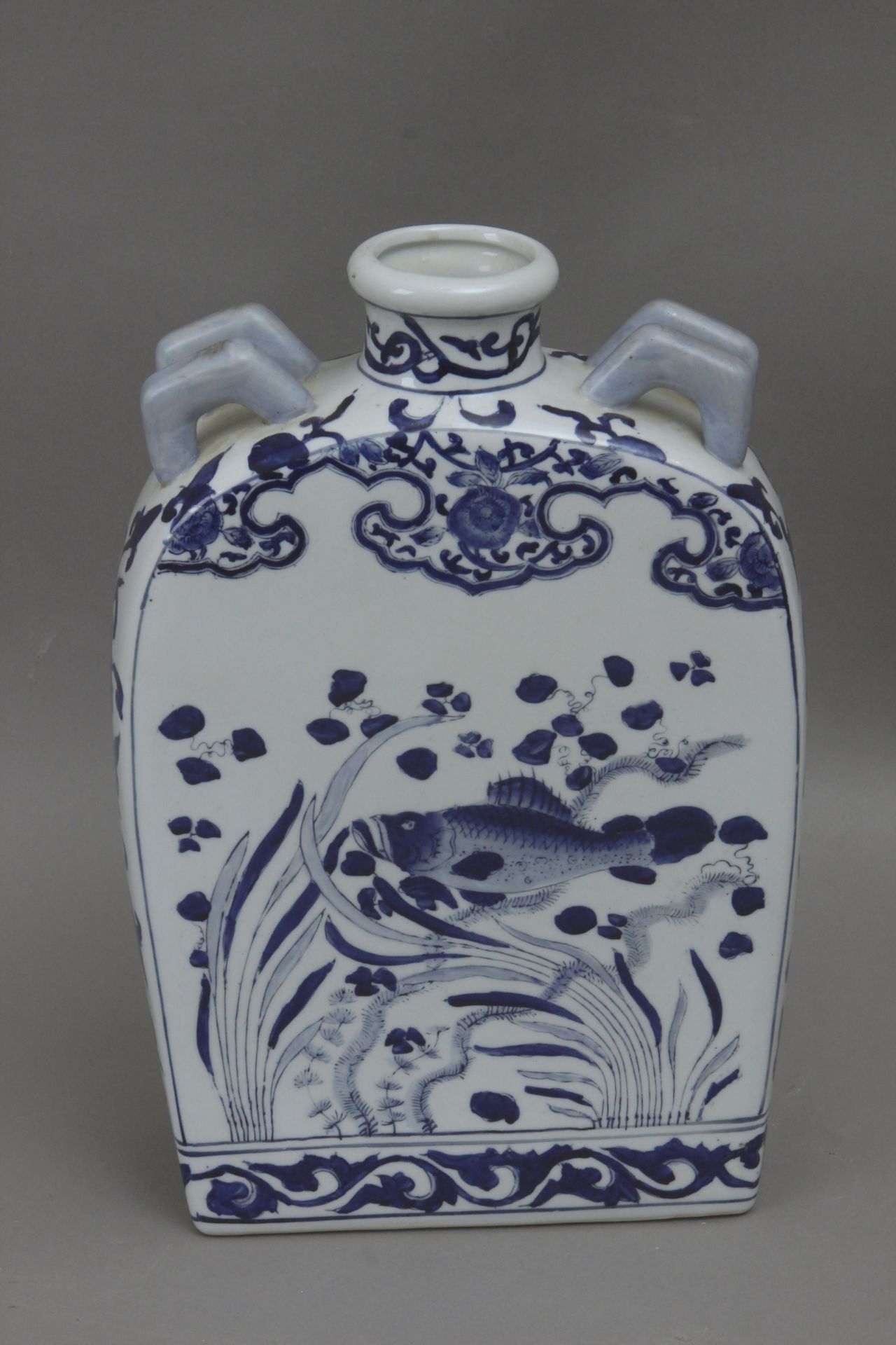 A 20th century Chinese porcelain jug - Bild 4 aus 8