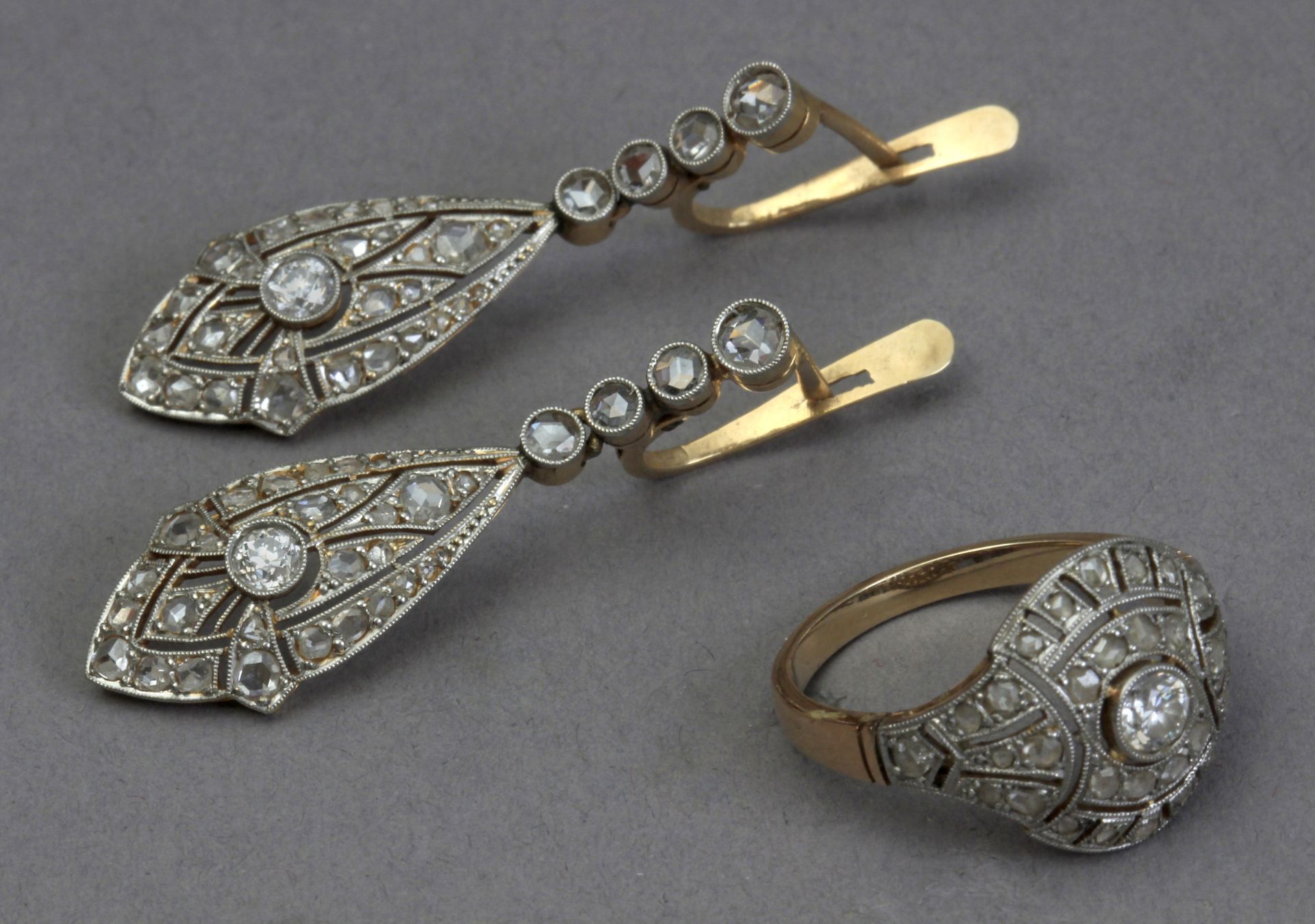 An Art-Déco set of diamond earrings and ring circa 1930