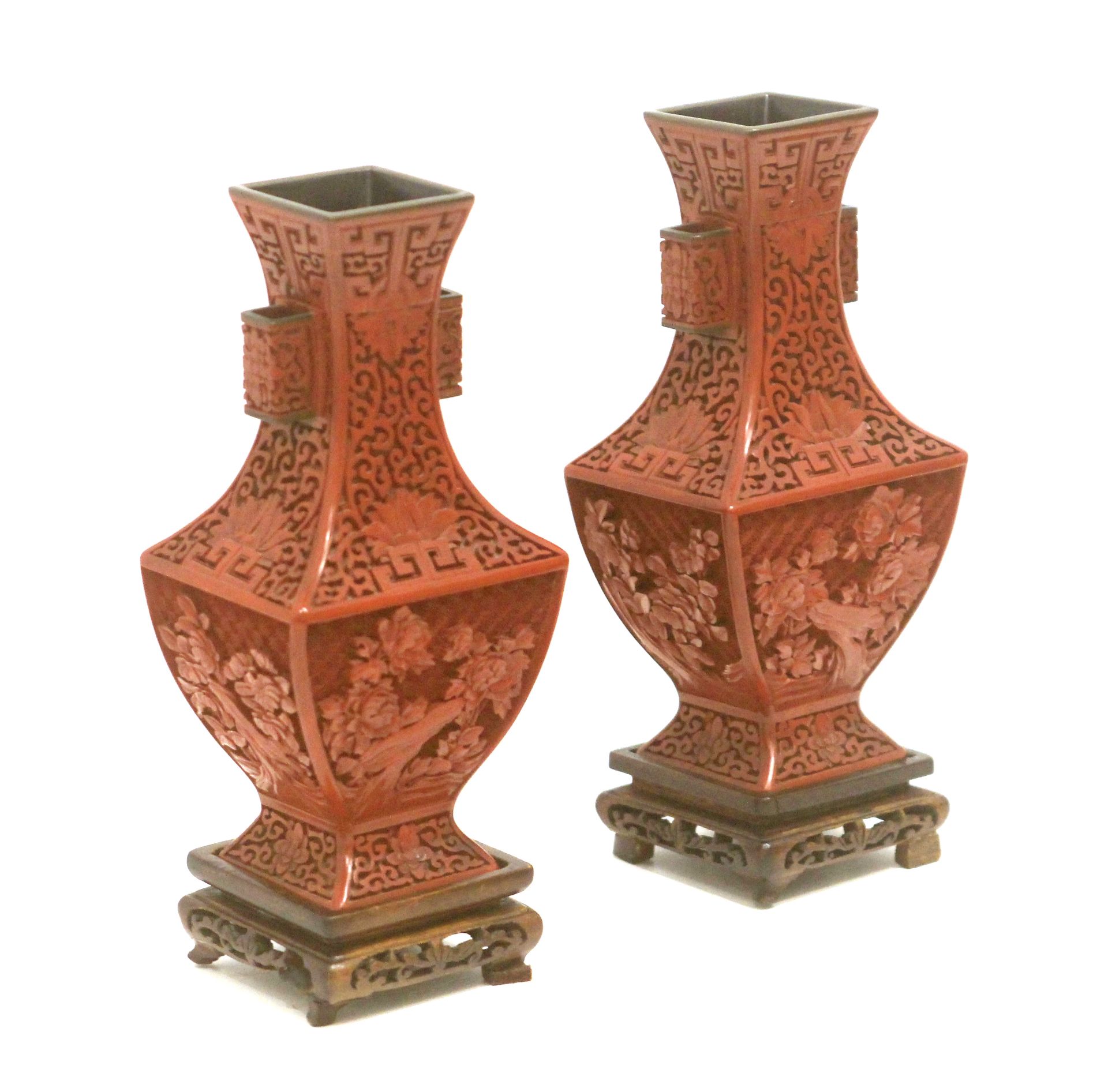 A pair of first half of 20th century Chinese vases in cinnabar lacquer - Image 7 of 12
