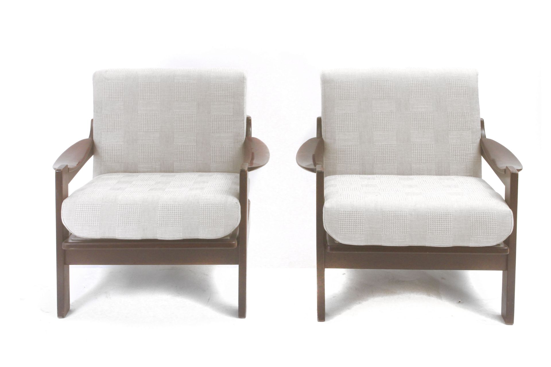 AG Barcelona. A pair of walnut armchairs circa 1970 - Image 2 of 10