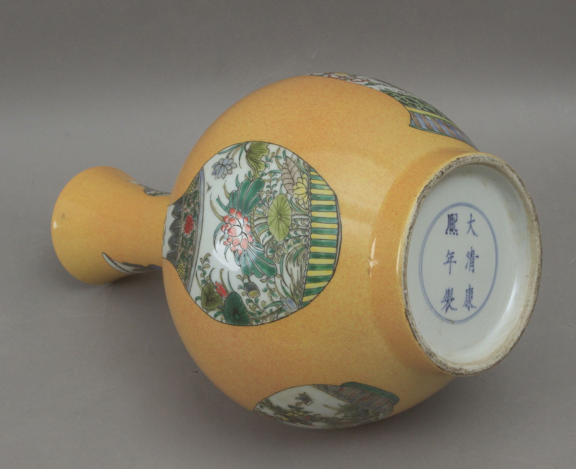 A 20th century Chinese tianqiuping vase - Image 3 of 3