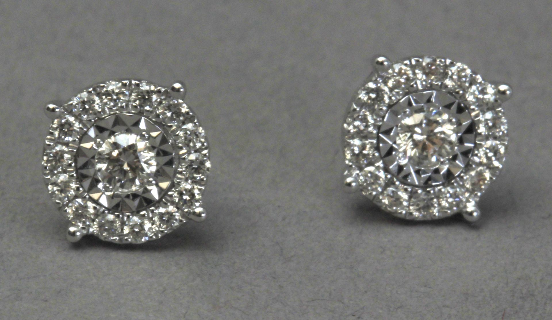 A pair of diamond stud earrings - Image 4 of 4