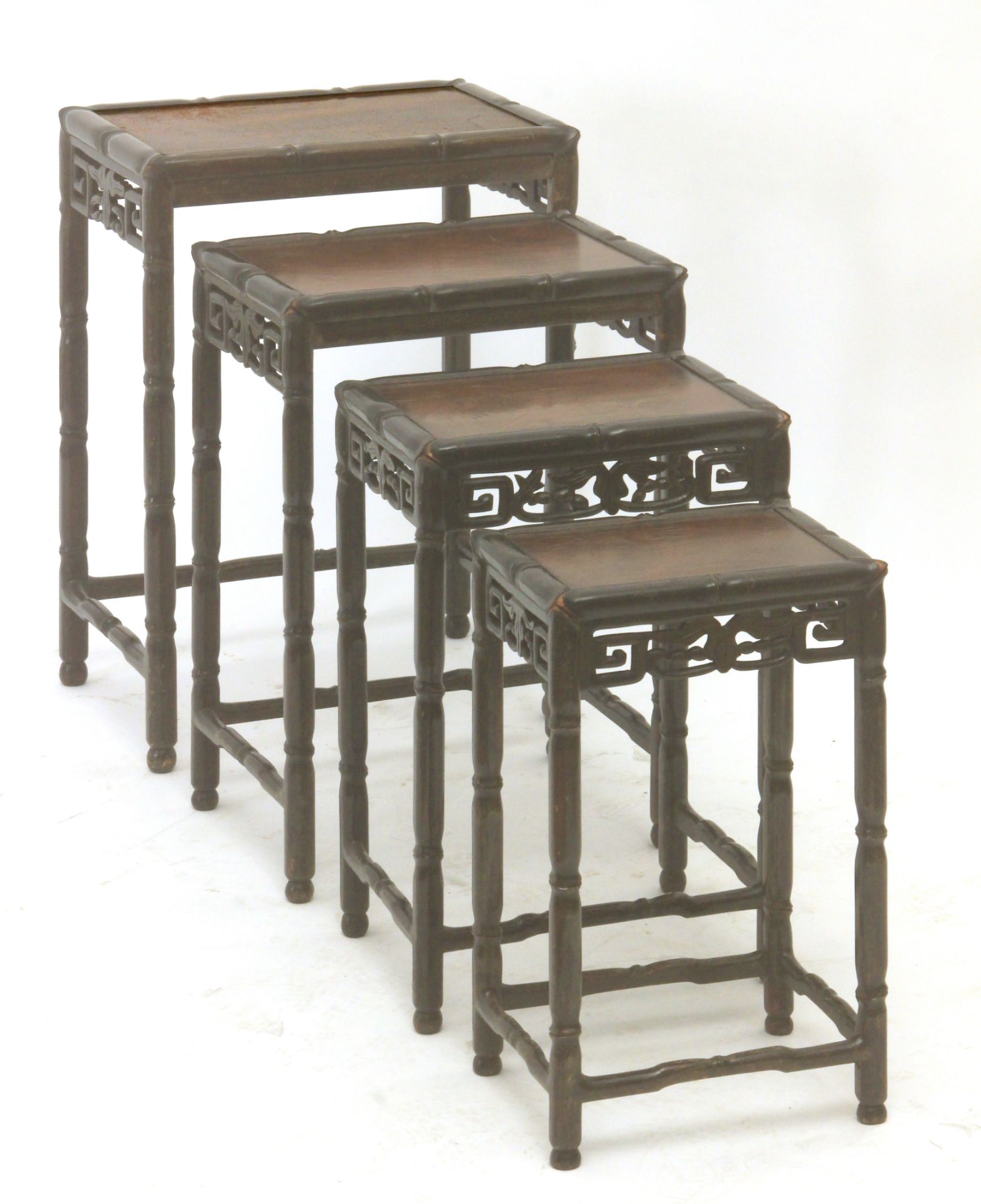 A set of four 19th century Chinese nest tables from Qing Dynasty - Bild 2 aus 7