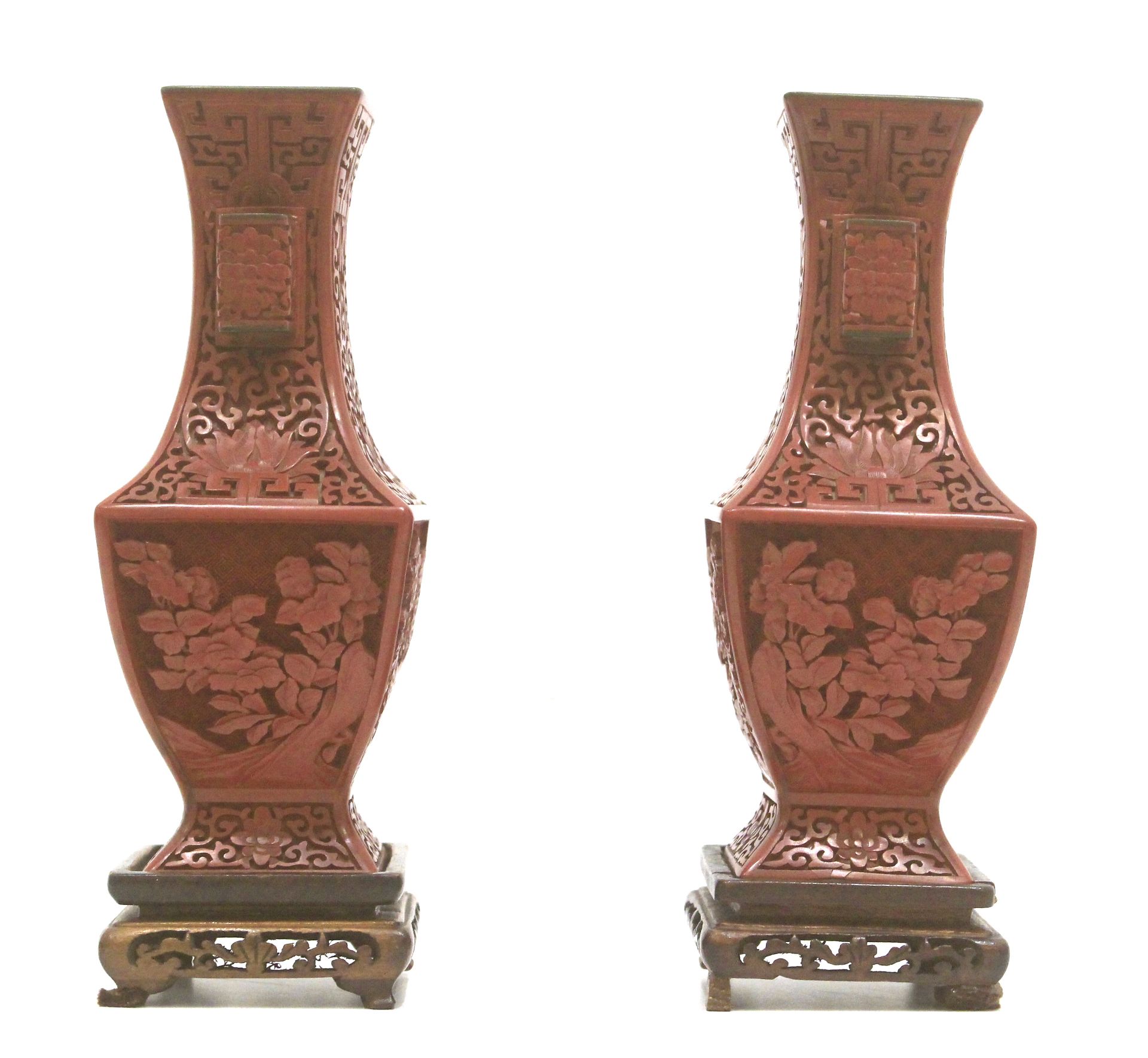 A pair of first half of 20th century Chinese vases in cinnabar lacquer - Image 12 of 12
