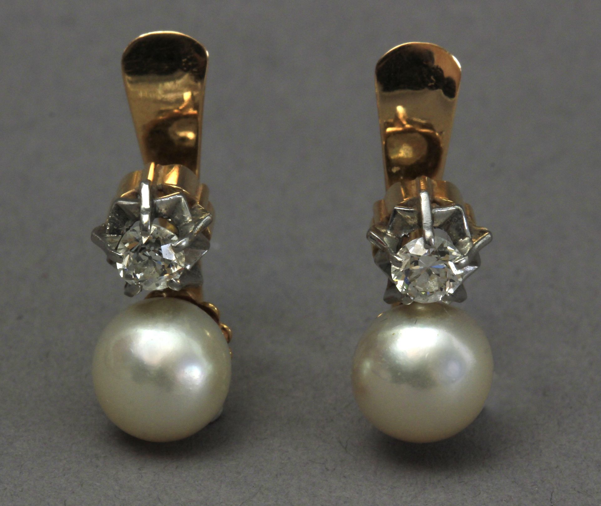 A pair of 'Toi et moi' earrings