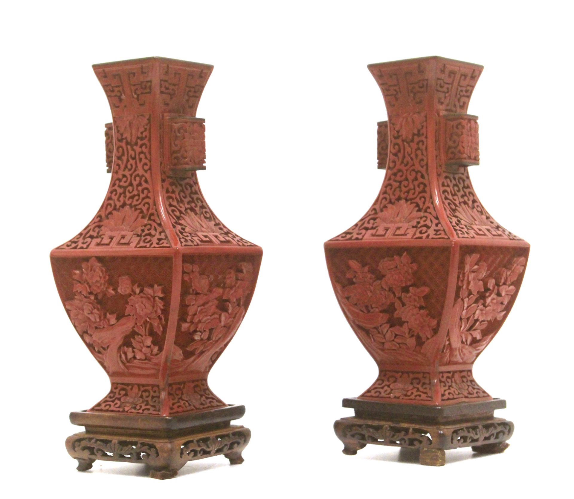 A pair of first half of 20th century Chinese vases in cinnabar lacquer - Image 11 of 12